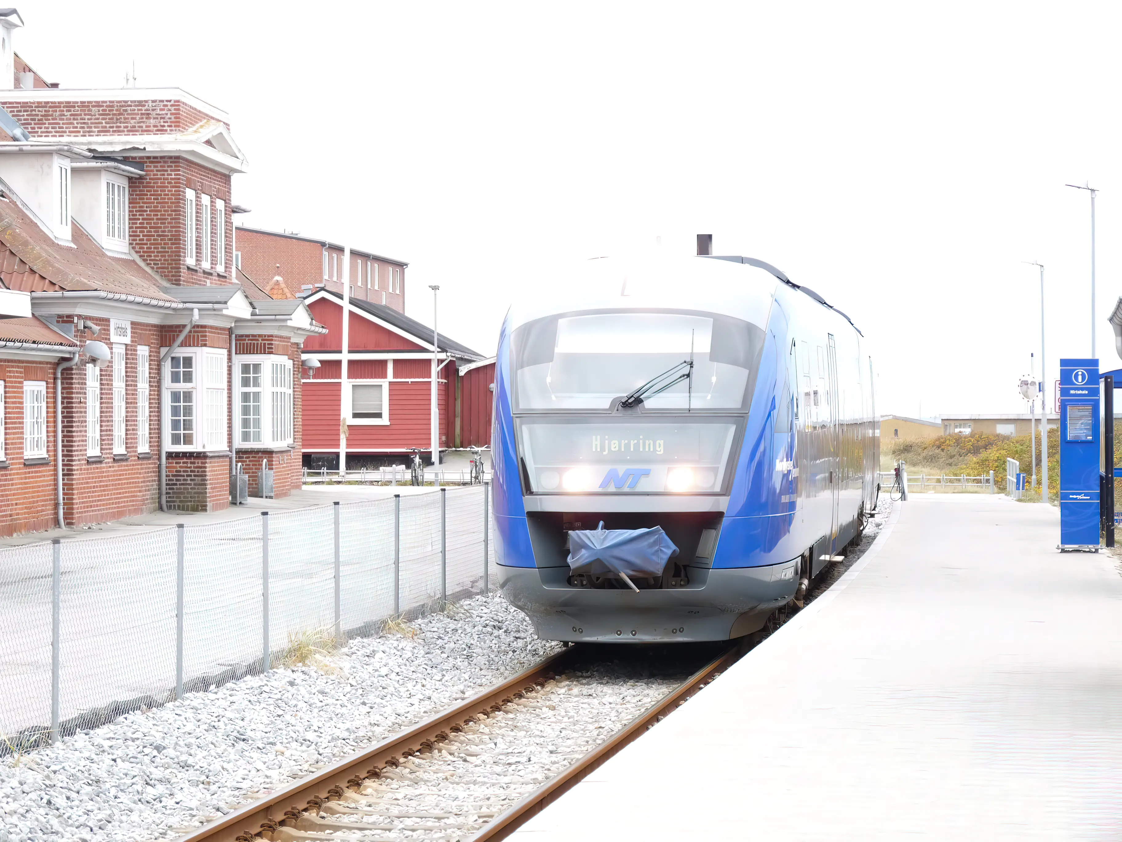 Billede af NJJ DM 502 fotograferet ud for Hirtshals Havn Station. Billede af NJJ DM 502 fotograferet ud for Hirtshals Havn Station.