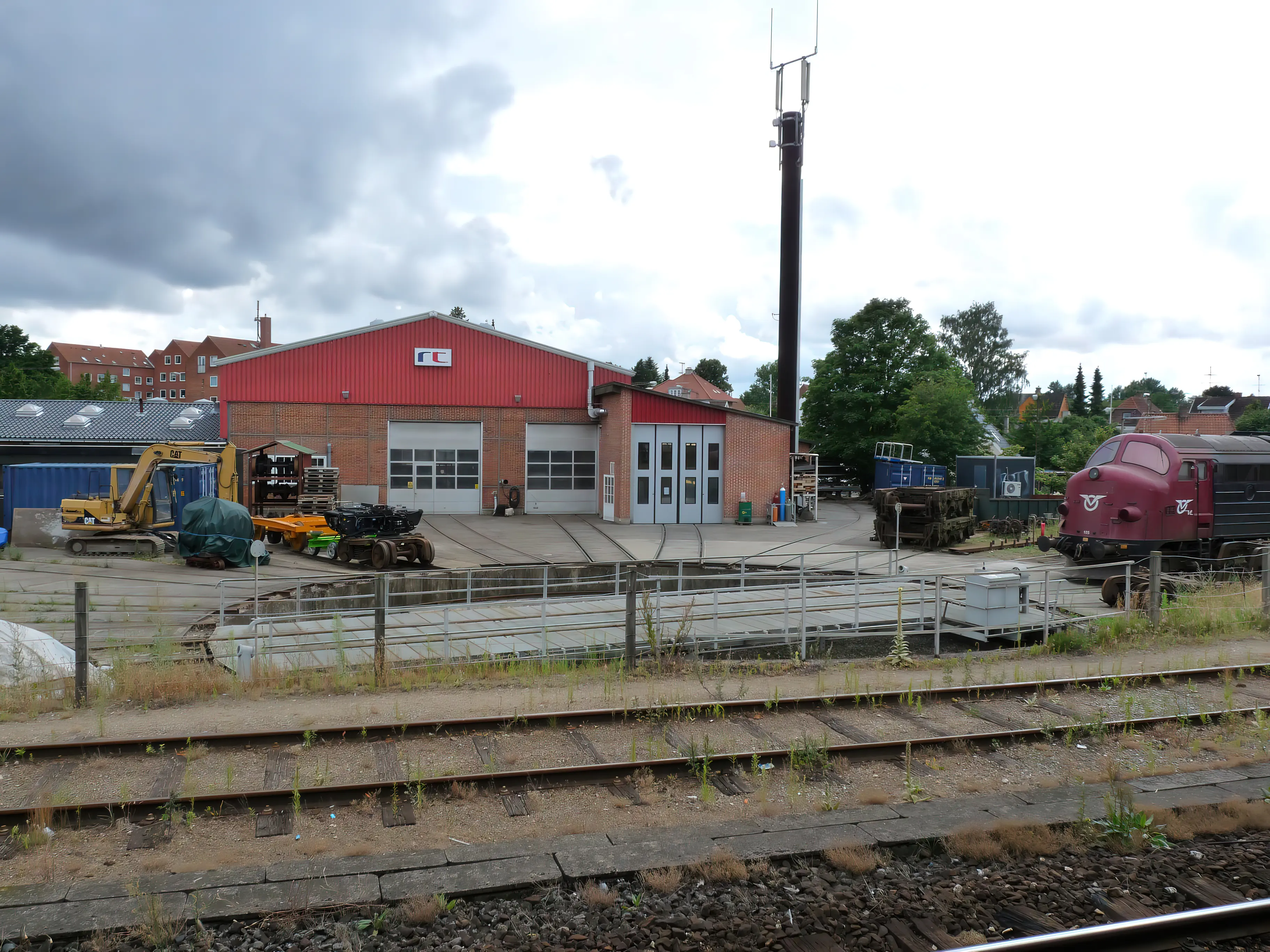 Billede af Holbæk Stations remise. Billede af Holbæk Stations remise.