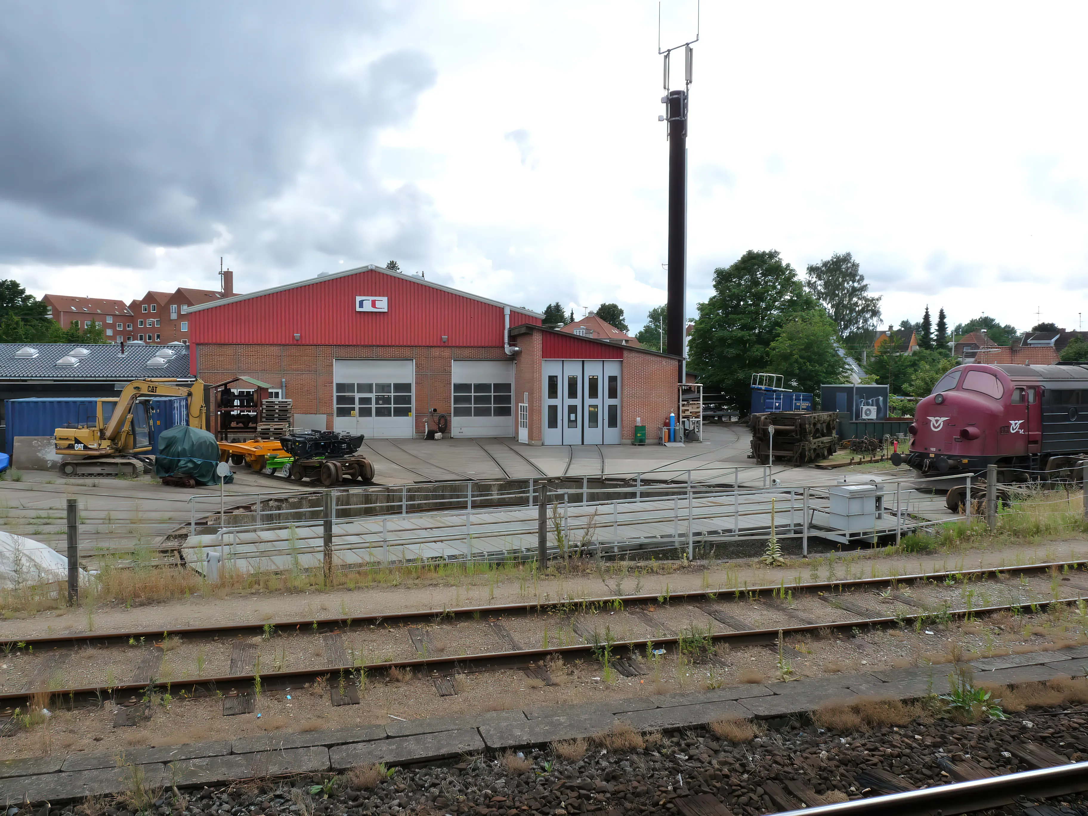 Billede af Holbæk Stations remise. Billede af Holbæk Stations remise.