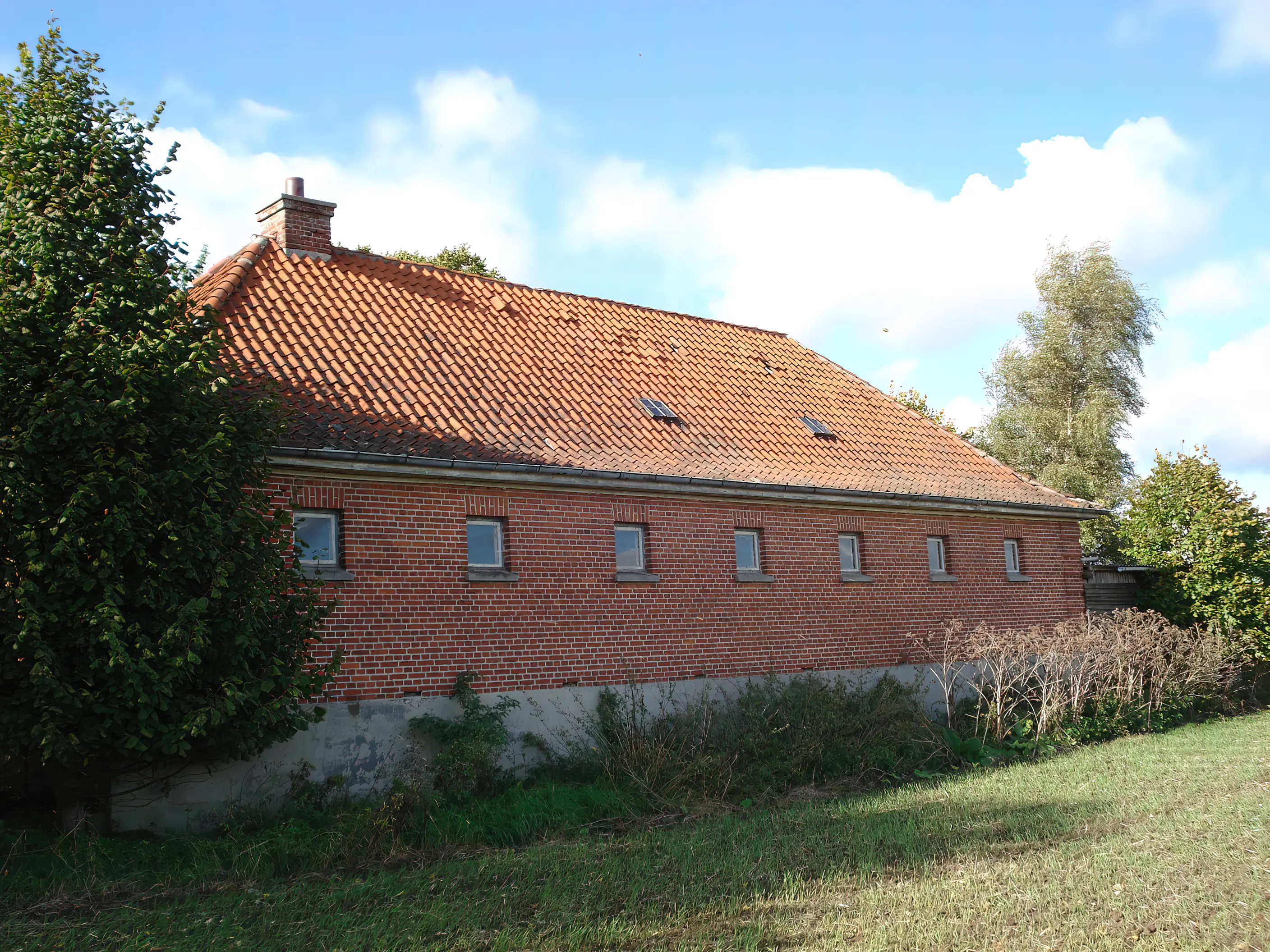 Billede af det private pakhus, der sammen med Lindet Station, blev etableret i 1924 af Aktieselskabet C. A. Qvade & Co.