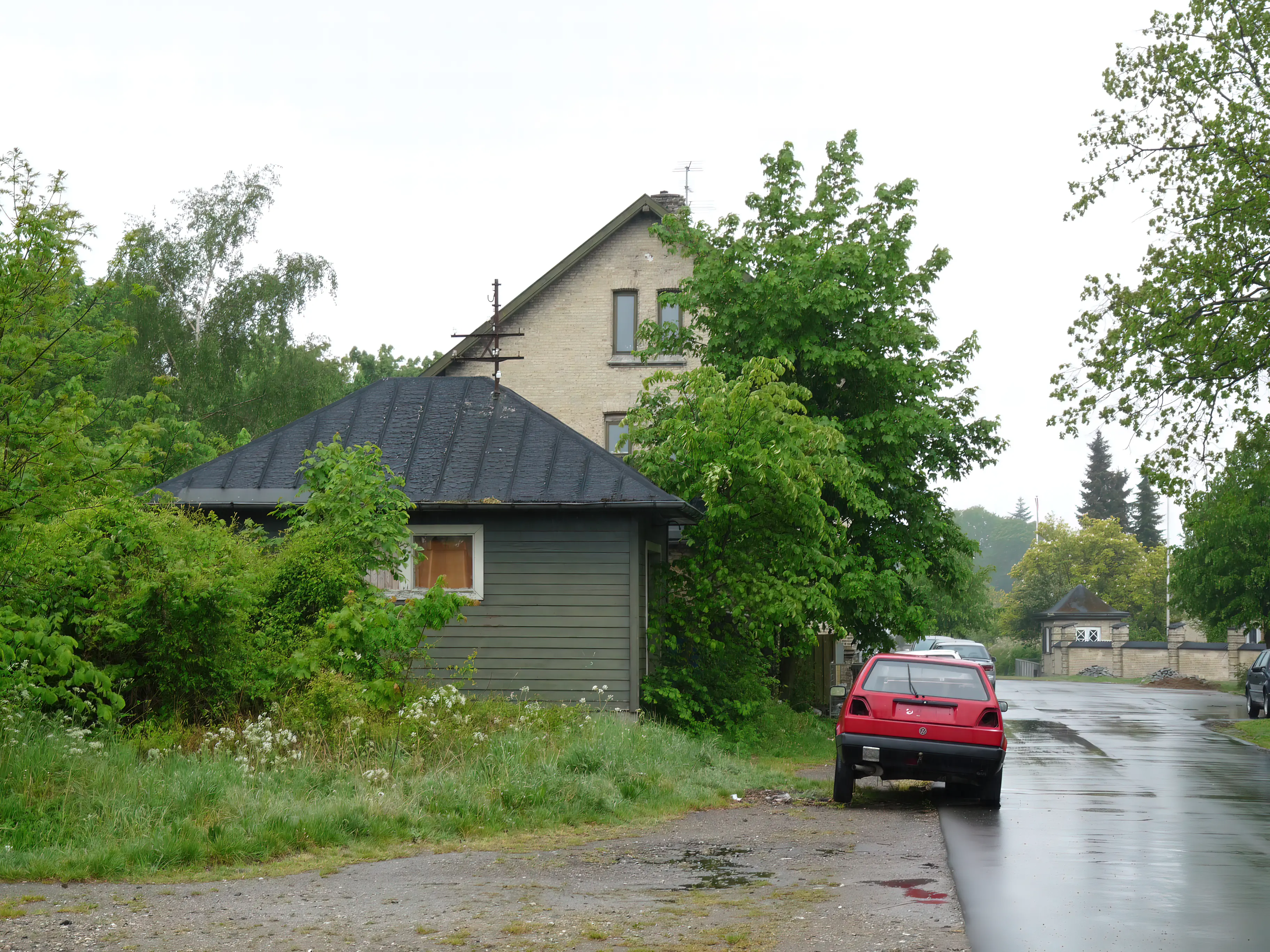 Billede af det grønne Ilgodsvarehus ved Rødby Station. Billede af det grønne Ilgodsvarehus ved Rødby Station.
