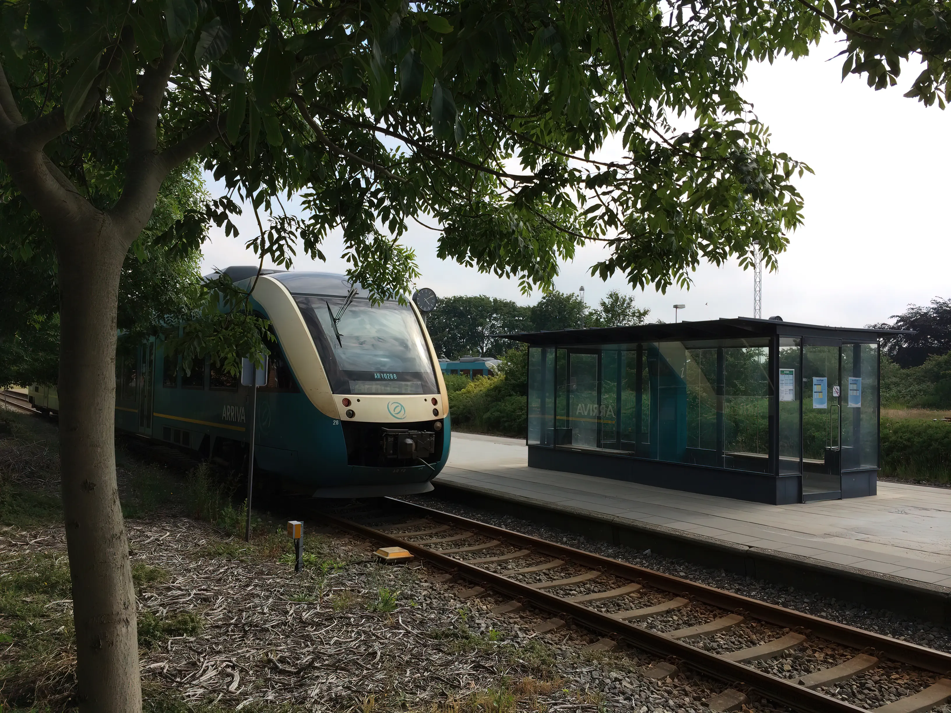 Billede af tog ud for Skjern Station. Billede af tog ud for Skjern Station.