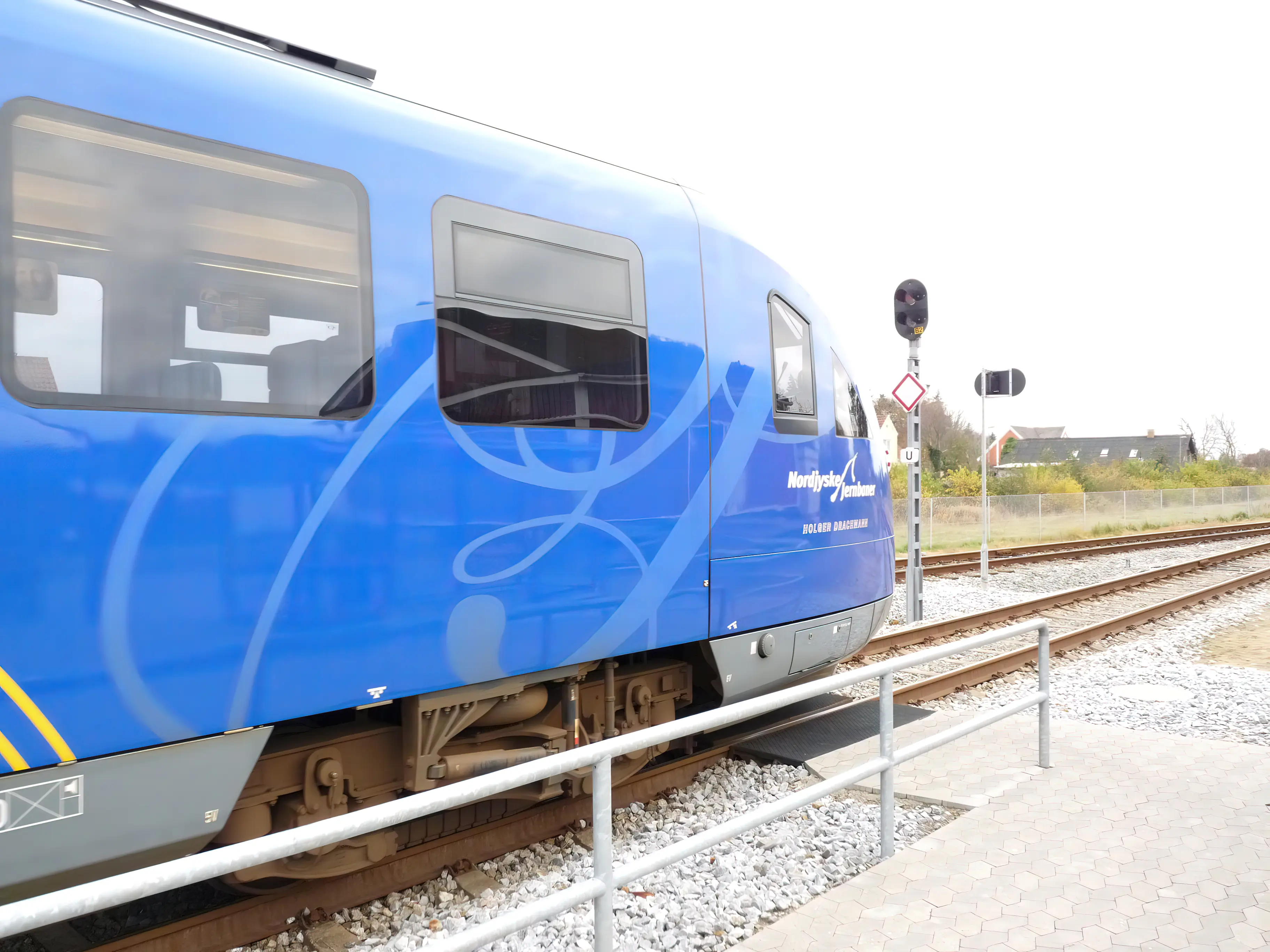 Billede af tog ud for Tornby Station. Billede af tog ud for Tornby Station.