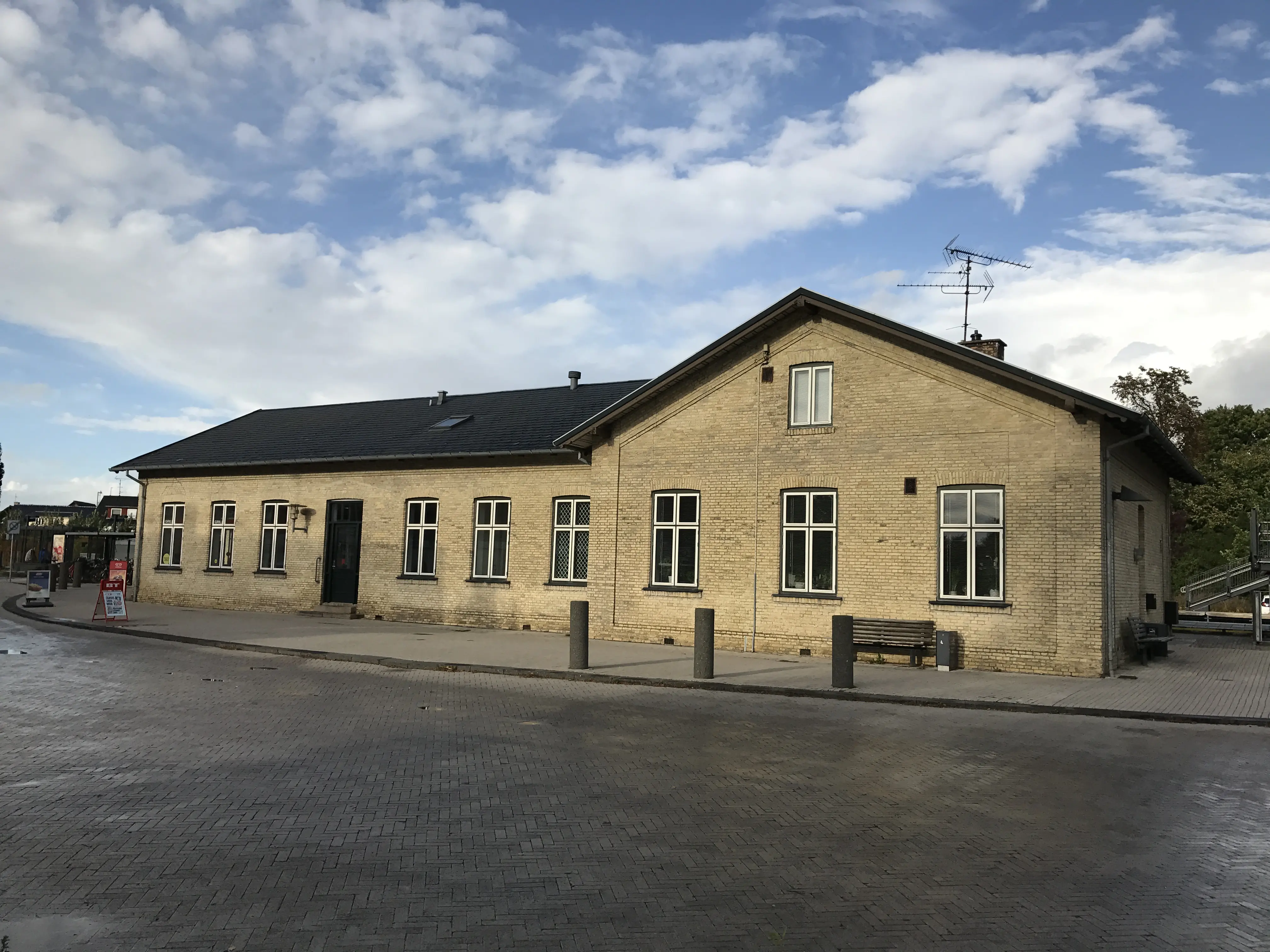 Billede af Tølløse Station. Billede af Tølløse Station.
