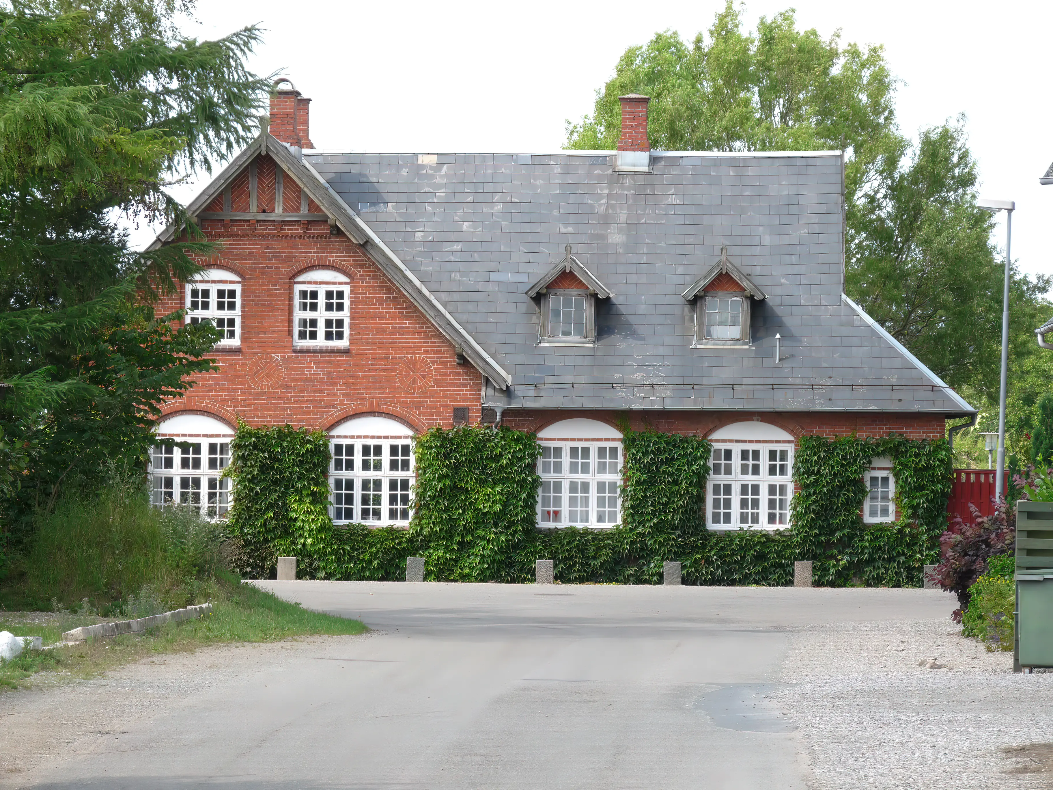 Billede af Vedde Station.