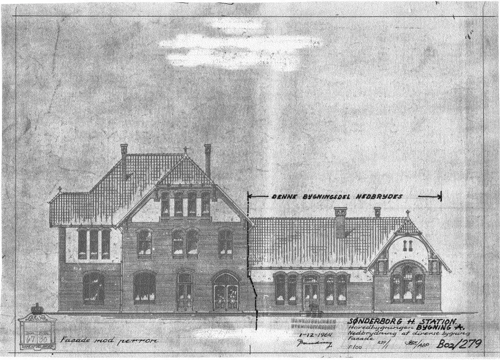 Tegning af Sønderborg Hovedbanegårds Stationsbygning. Nedbrydning af diverse bygning facade. Tegning af Sønderborg Hovedbanegårds Stationsbygning. Nedbrydning af diverse bygning facade.