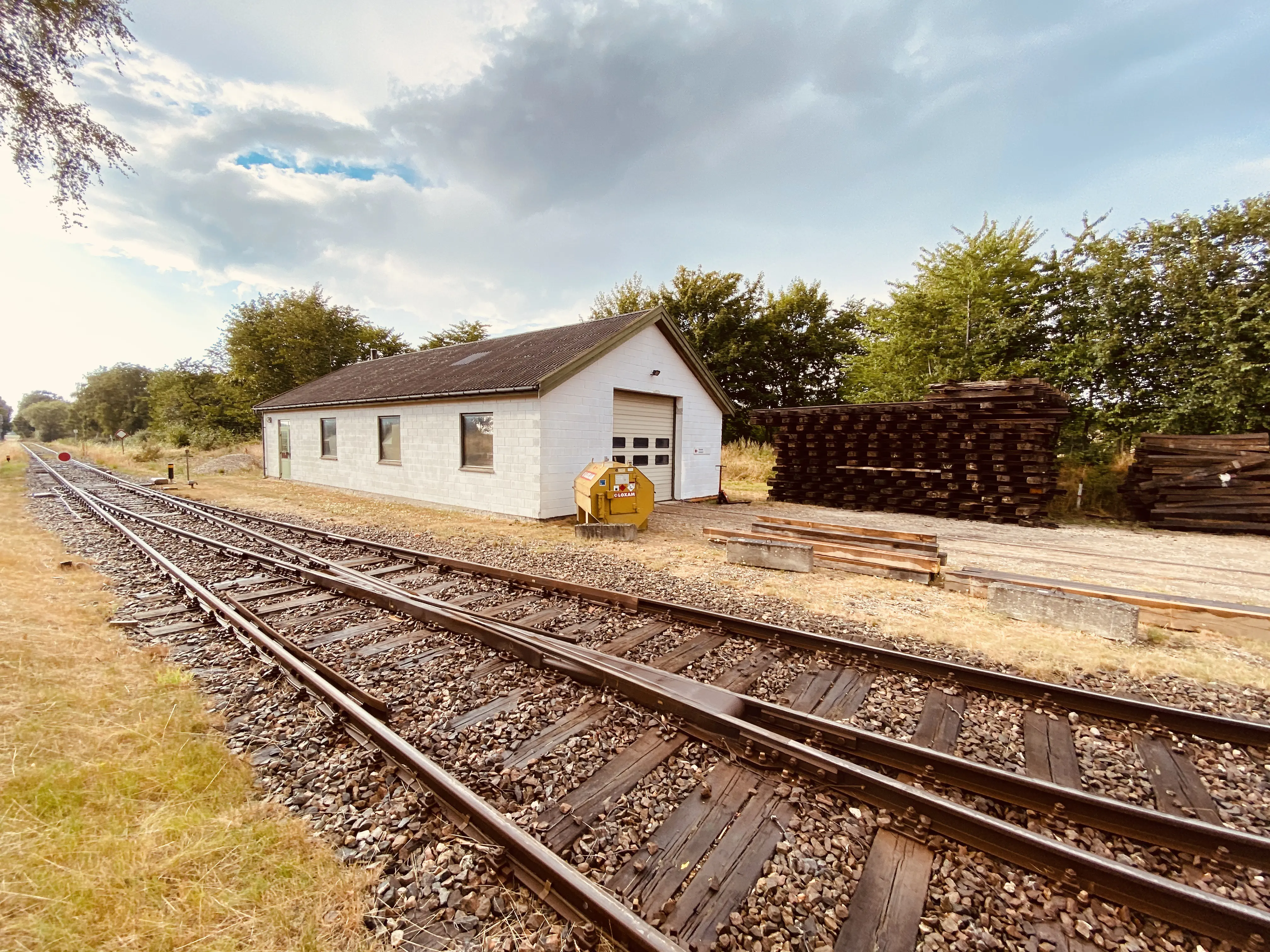 Billede af Firhøj Stations remise.