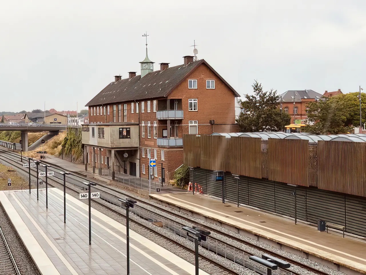 Billede af Vordingborg Station set fra sporsiden. Billede af Vordingborg Station set fra sporsiden.