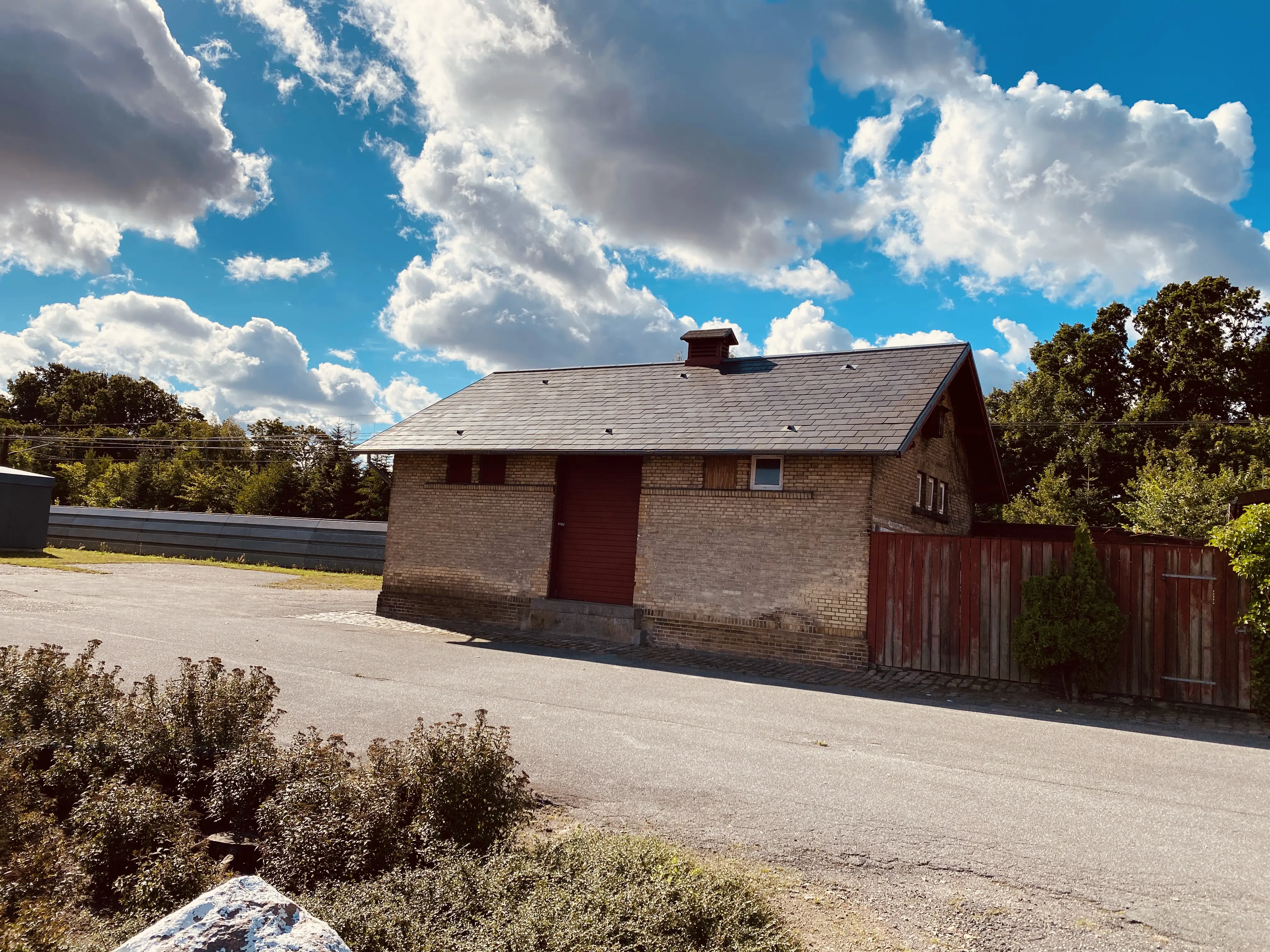 Billede af Langeskov Stations varehus. Billede af Langeskov Stations varehus.