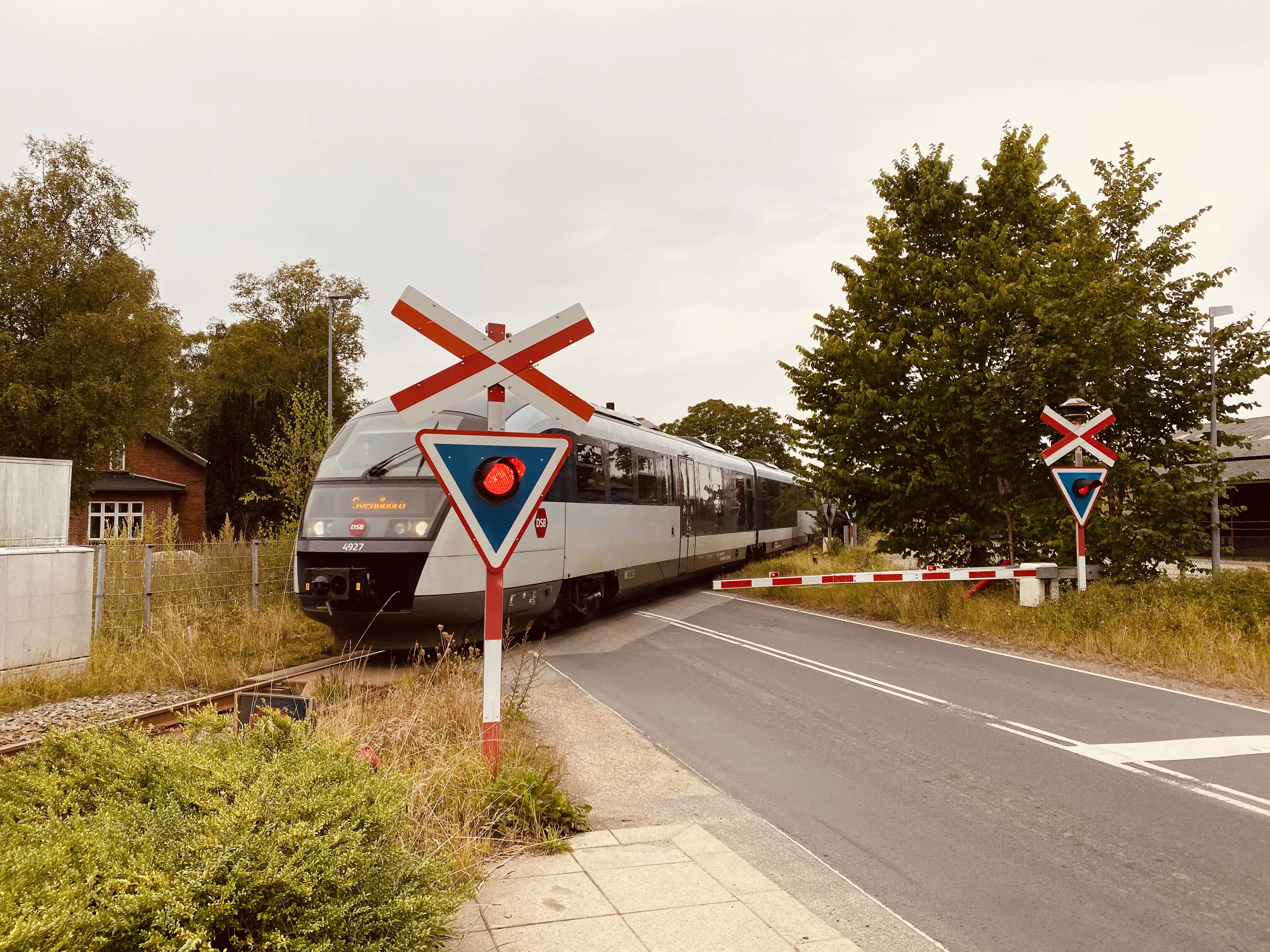 Billede af DSB MQ 4127-4927 fotograferet ud for Stenstrup Syd Trinbræt med Sidespor.