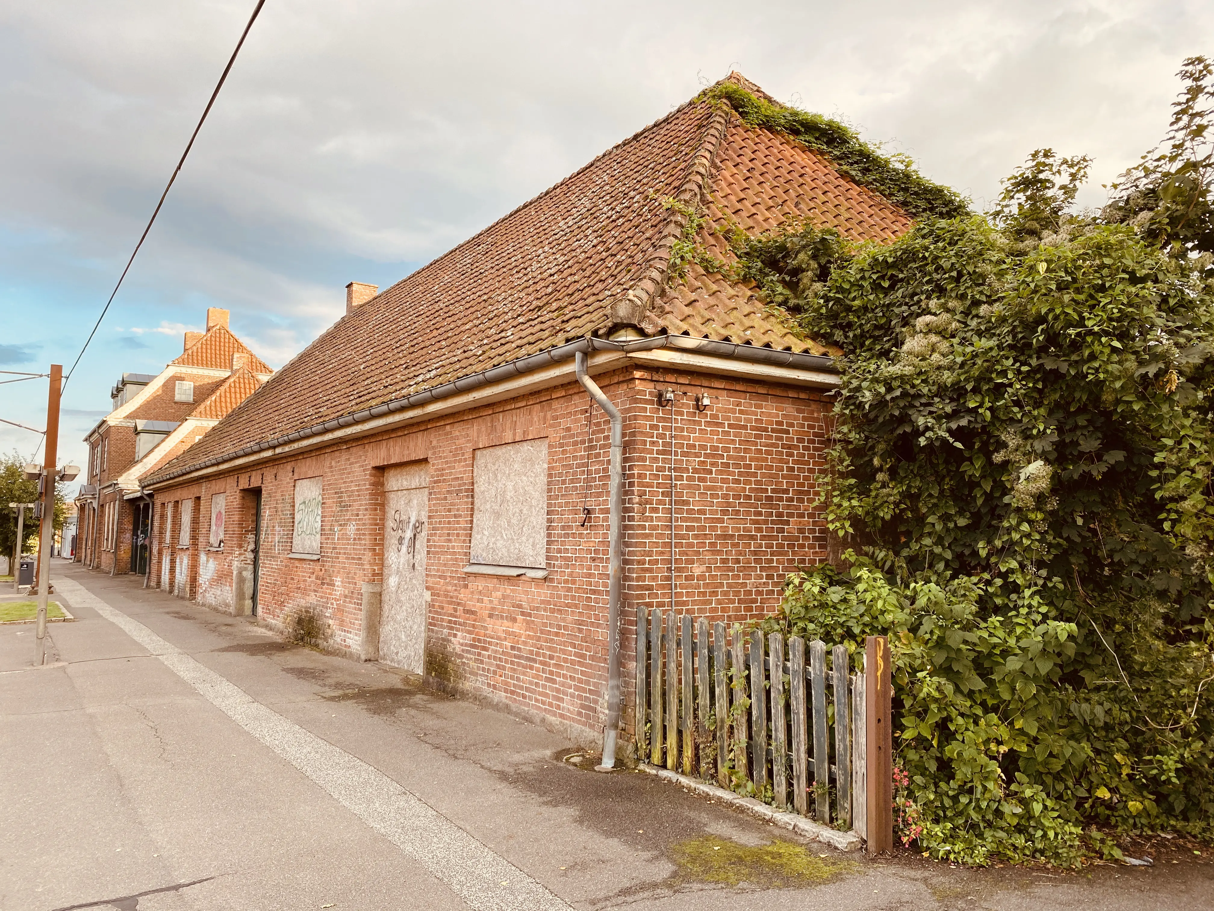 Billede af Nørre Aaby Stations varehus.