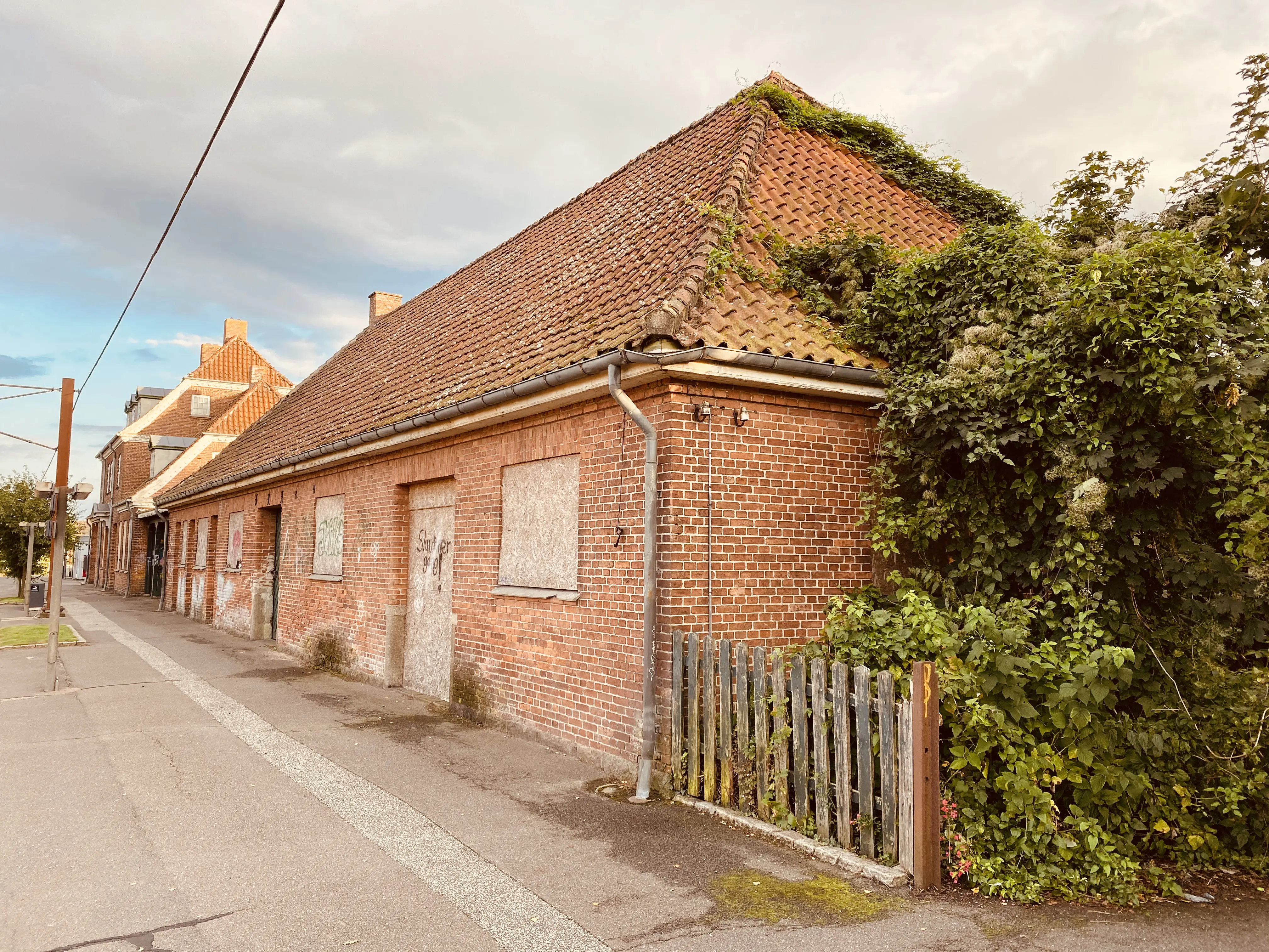 Billede af Nørre Aaby Stations varehus.