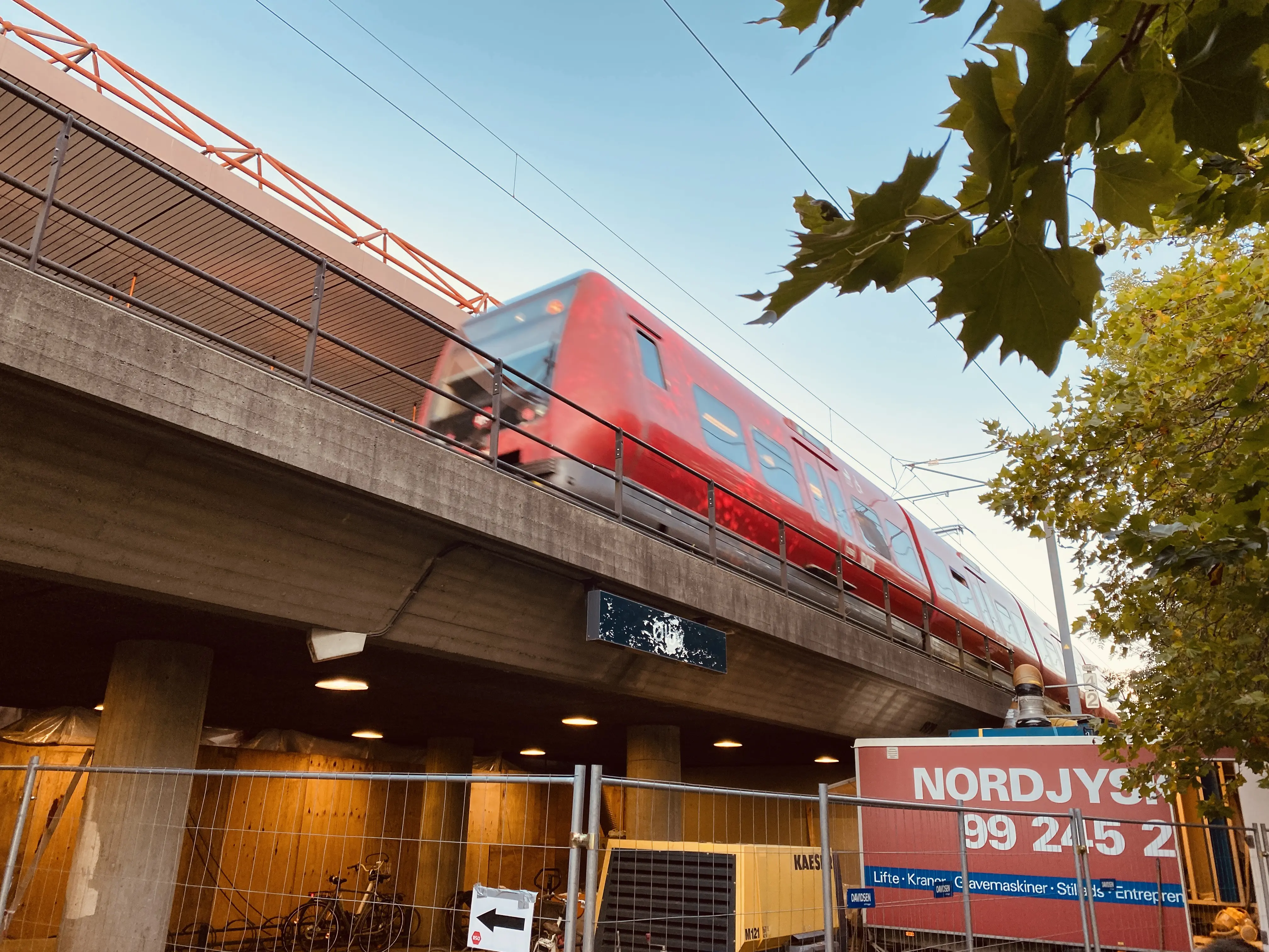 Billede af Ølby S-togstrinbræt. Billede af Ølby S-togstrinbræt.