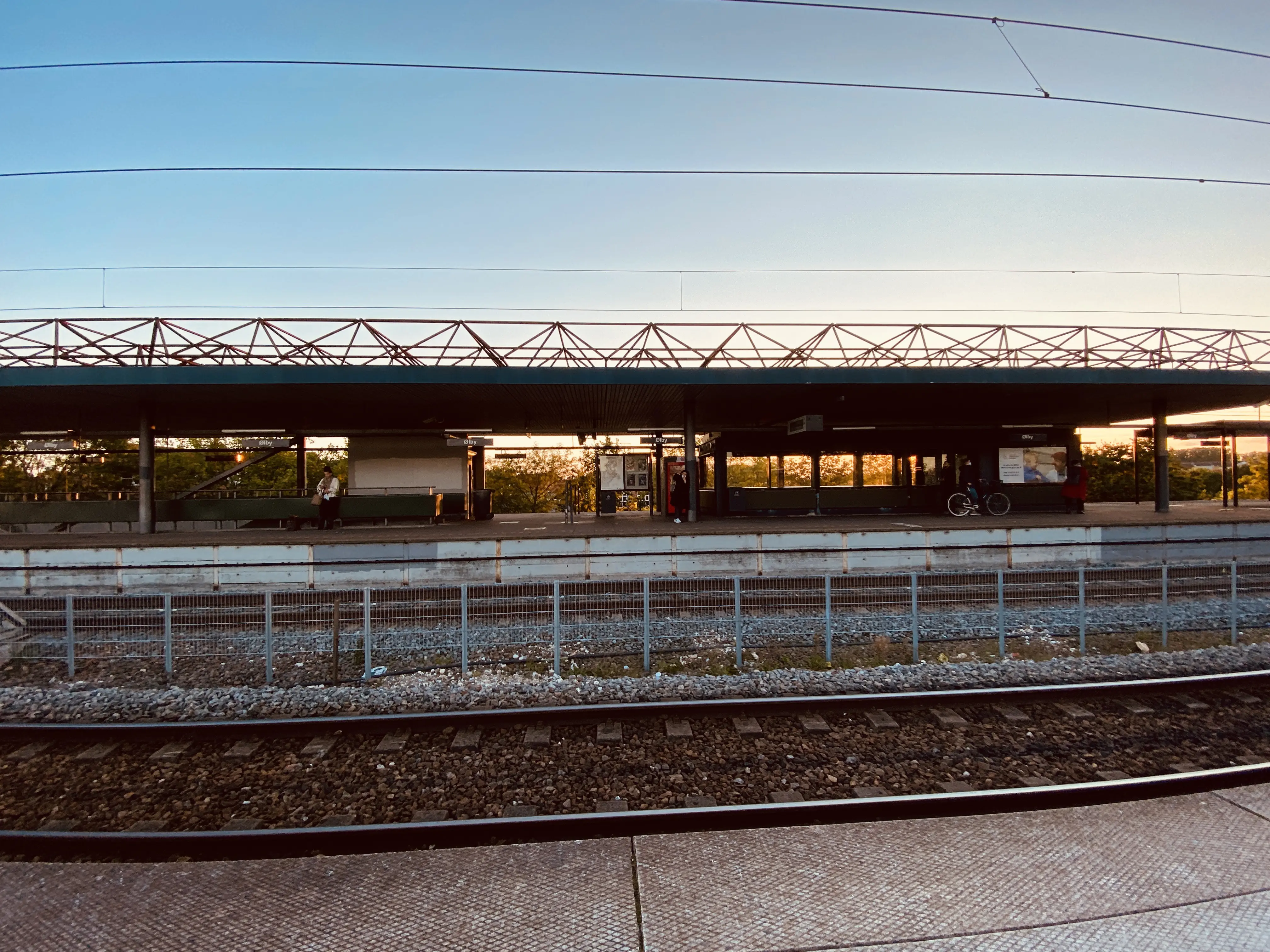 Billede af Ølby S-togstrinbræt. Billede af Ølby S-togstrinbræt.