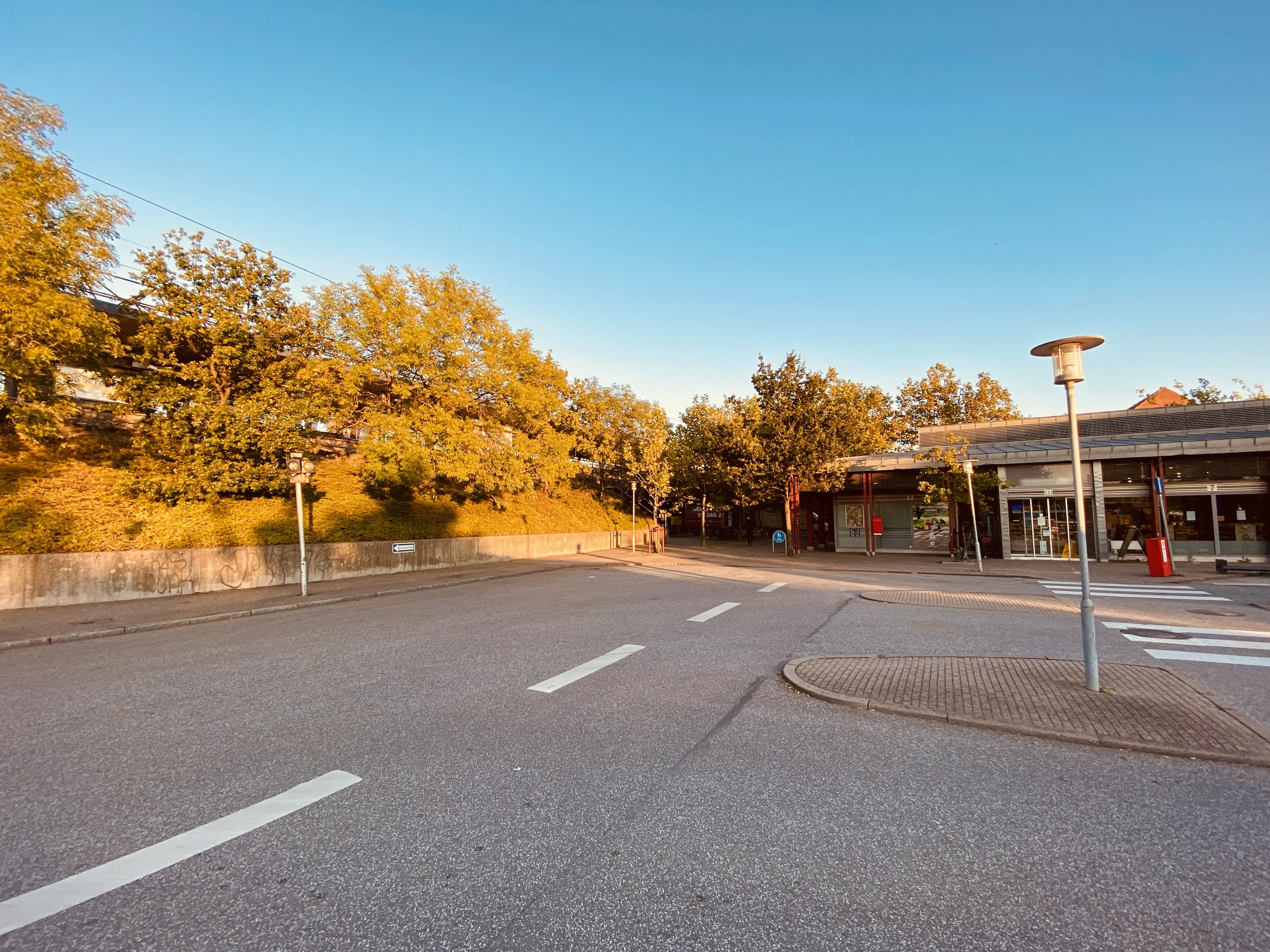 Billede af Ølby S-togstrinbræt. Billede af Ølby S-togstrinbræt.