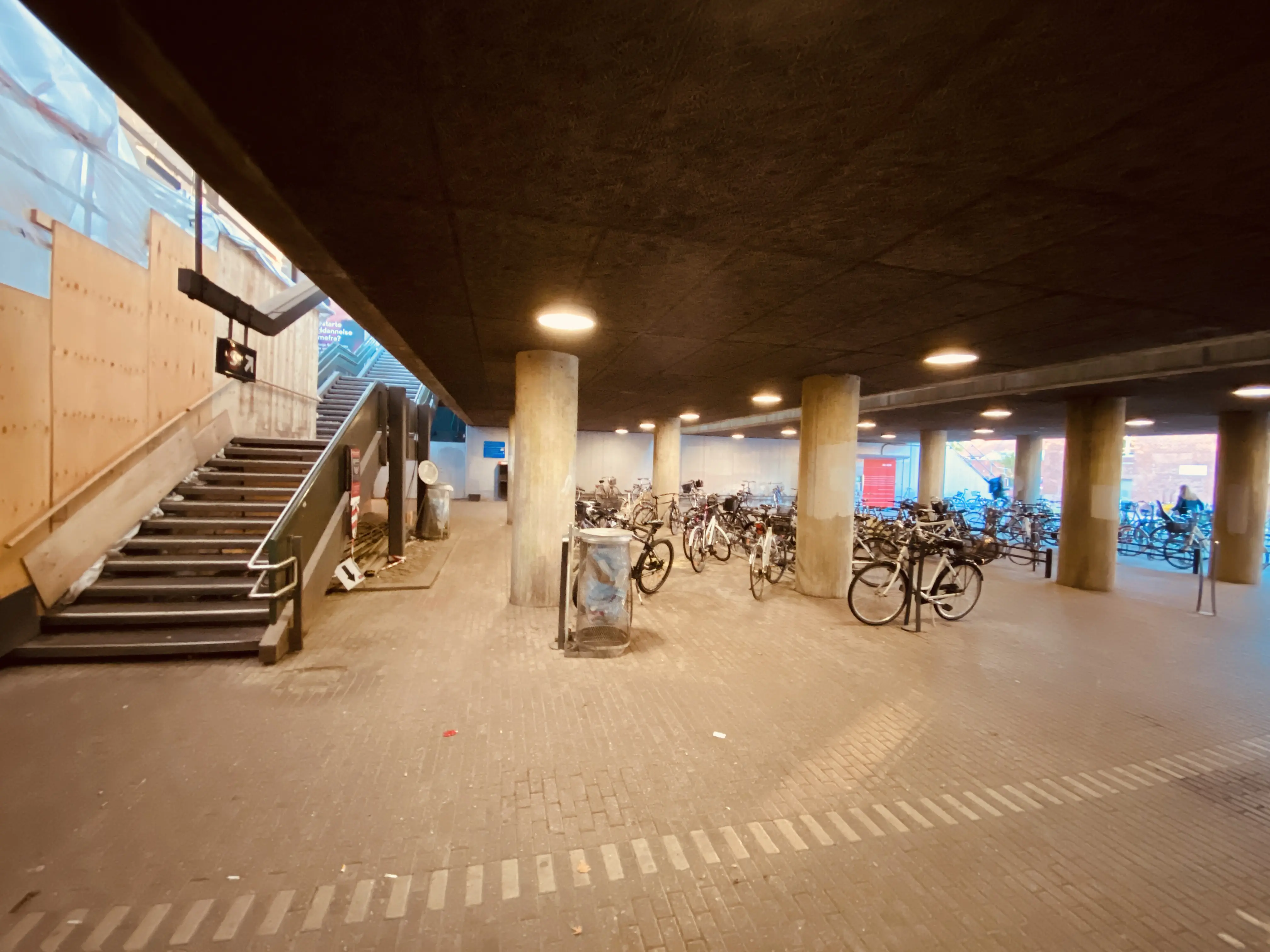 Billede af Ølby S-togstrinbræt. Billede af Ølby S-togstrinbræt.