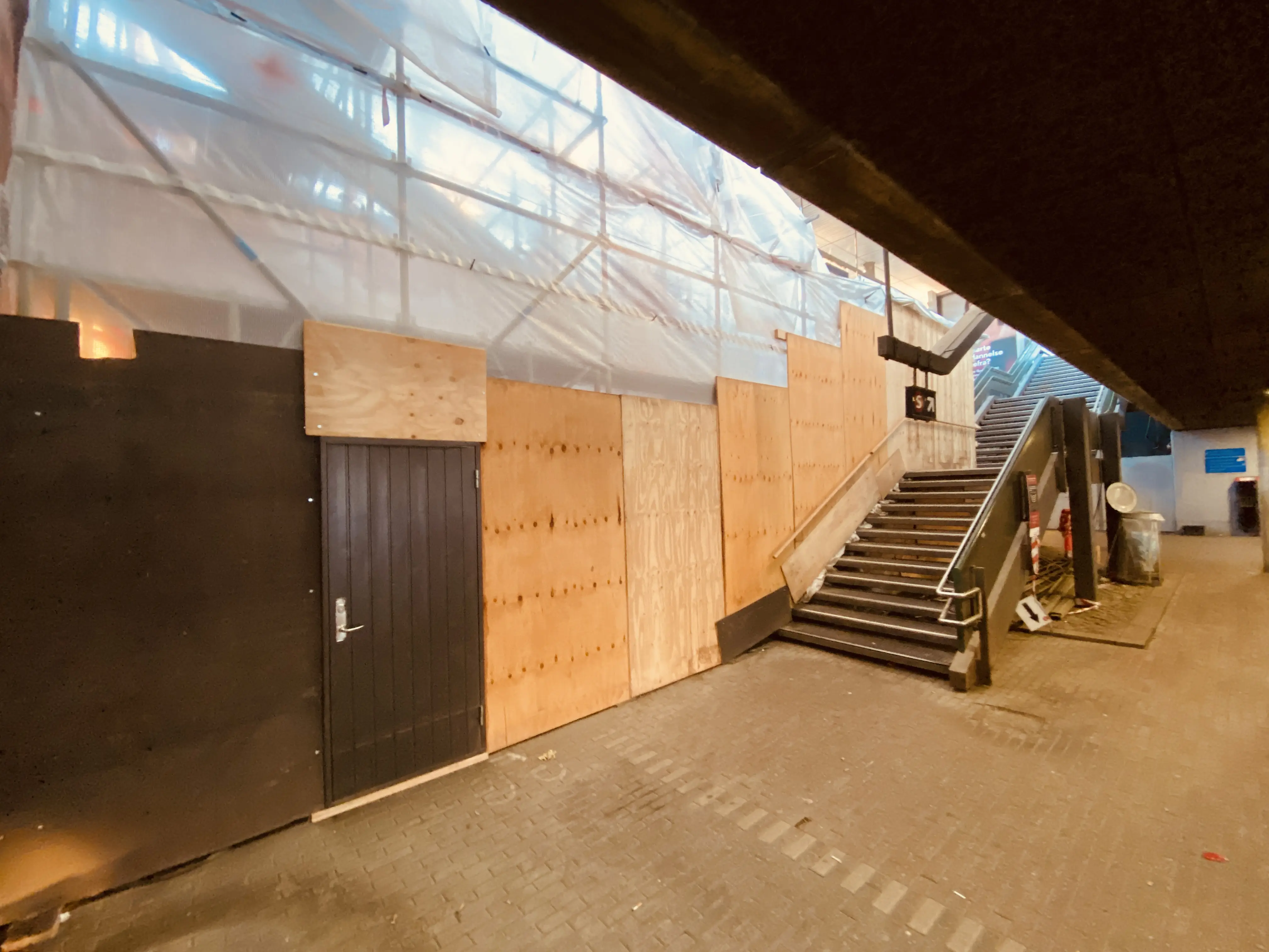 Billede af Ølby S-togstrinbræt. Billede af Ølby S-togstrinbræt.
