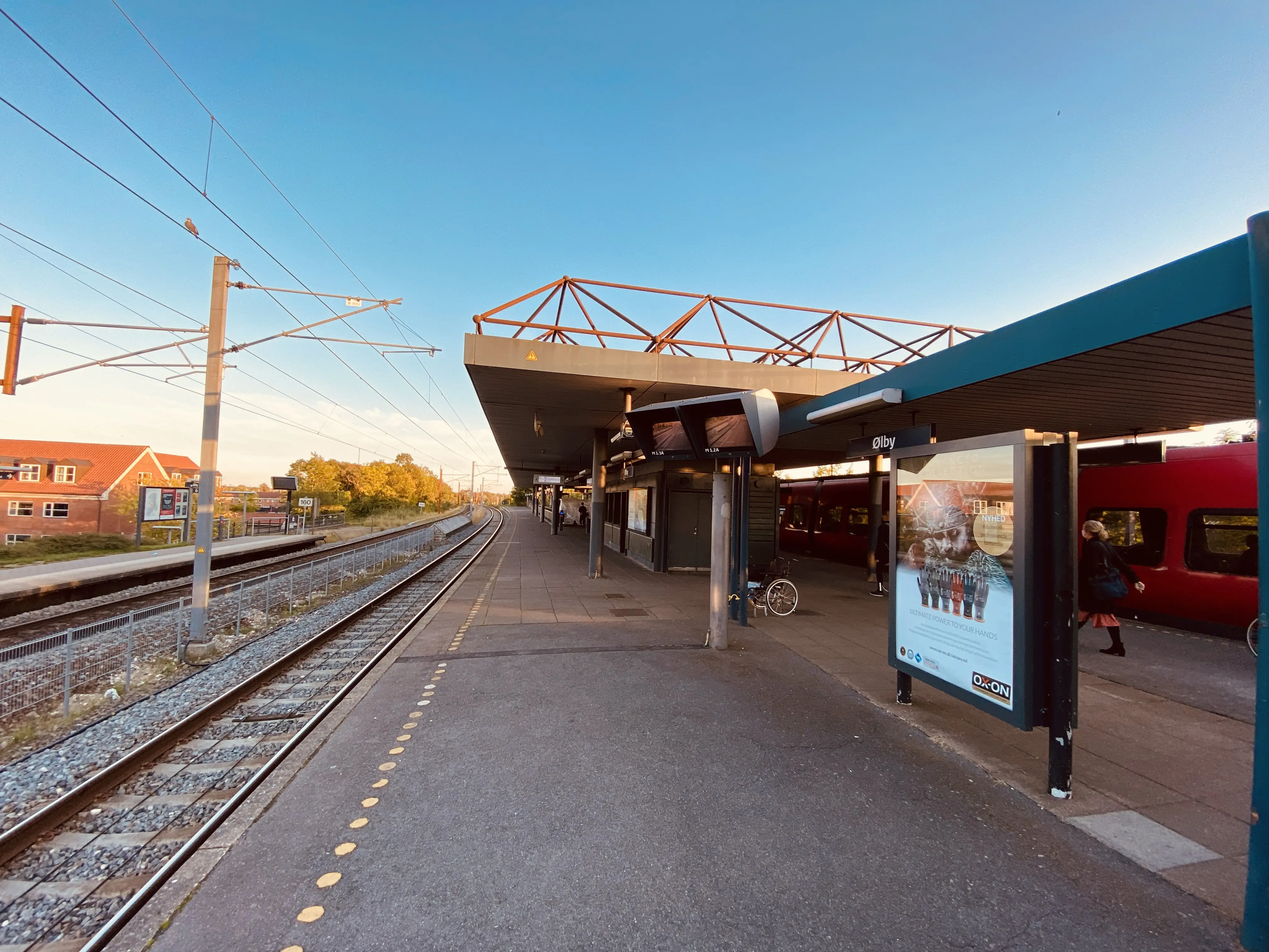 Billede af Ølby S-togstrinbræt. Billede af Ølby S-togstrinbræt.