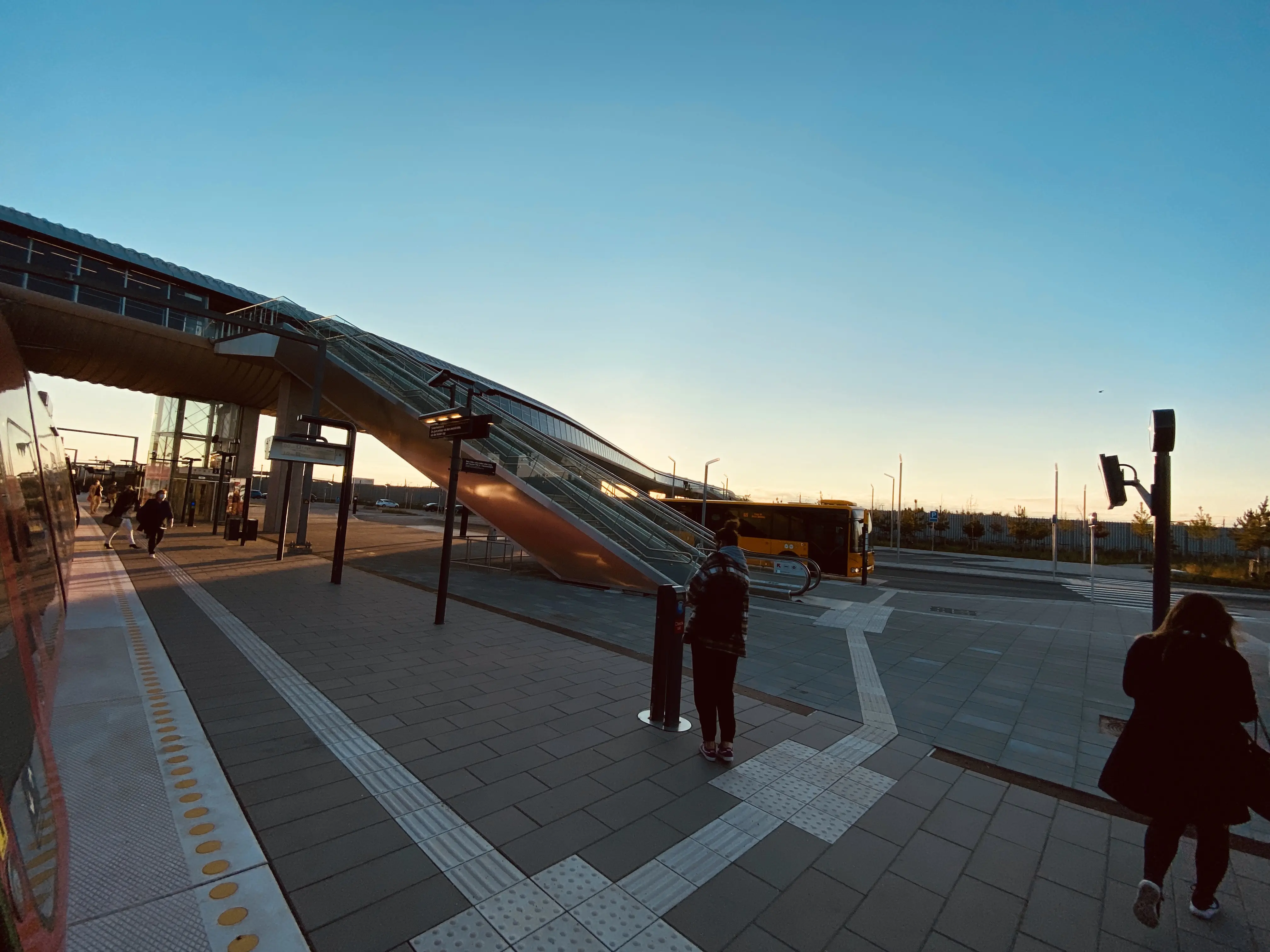 Billede af Køge Nord S-togstrinbræt. Billede af Køge Nord S-togstrinbræt.