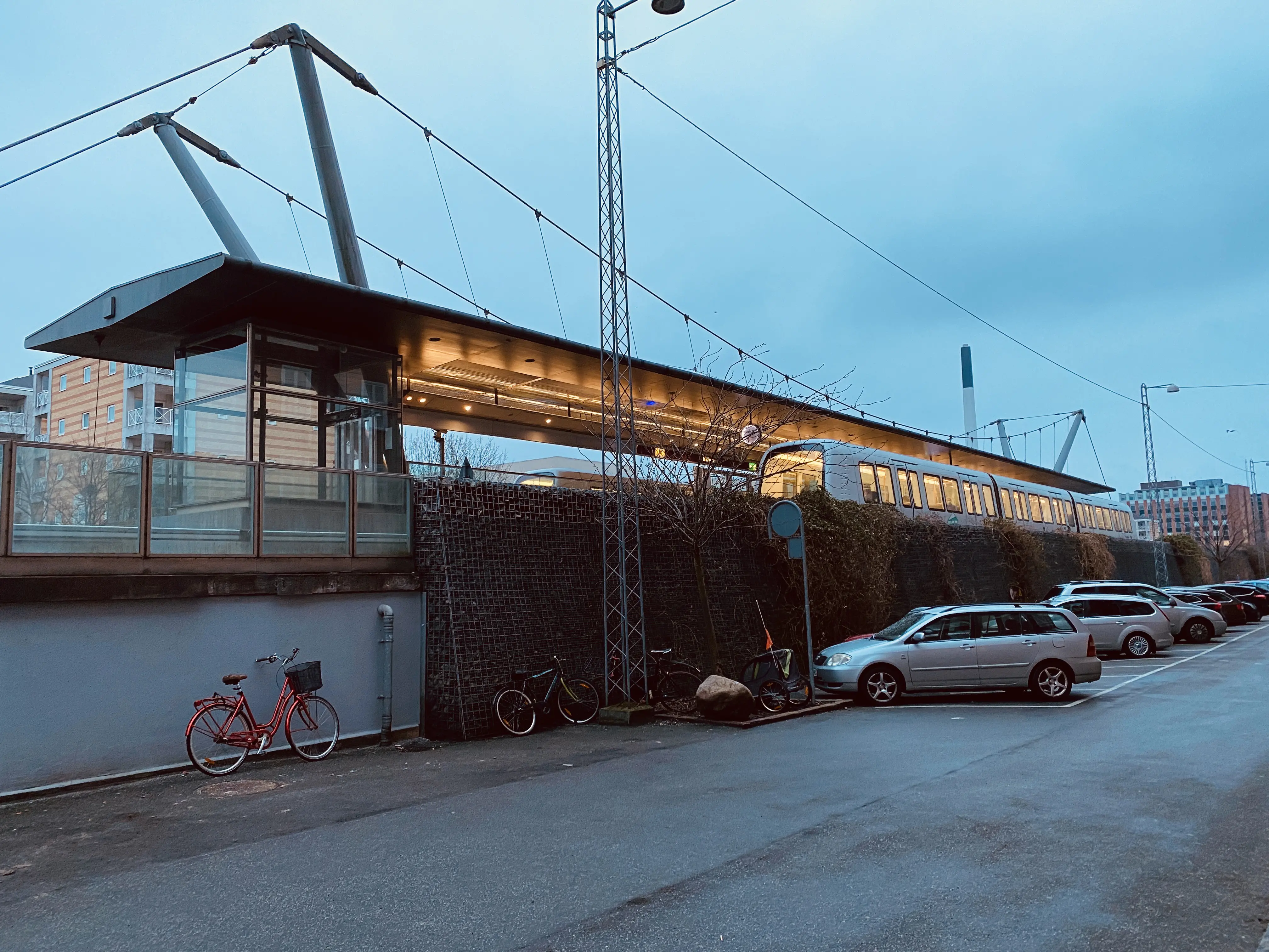 Billede af Lindevang S-togstrinbræt, som er nedlagt og blevet til Lindevang Metrostation. Billede af Lindevang S-togstrinbræt, som er nedlagt og blevet til Lindevang Metrostation.