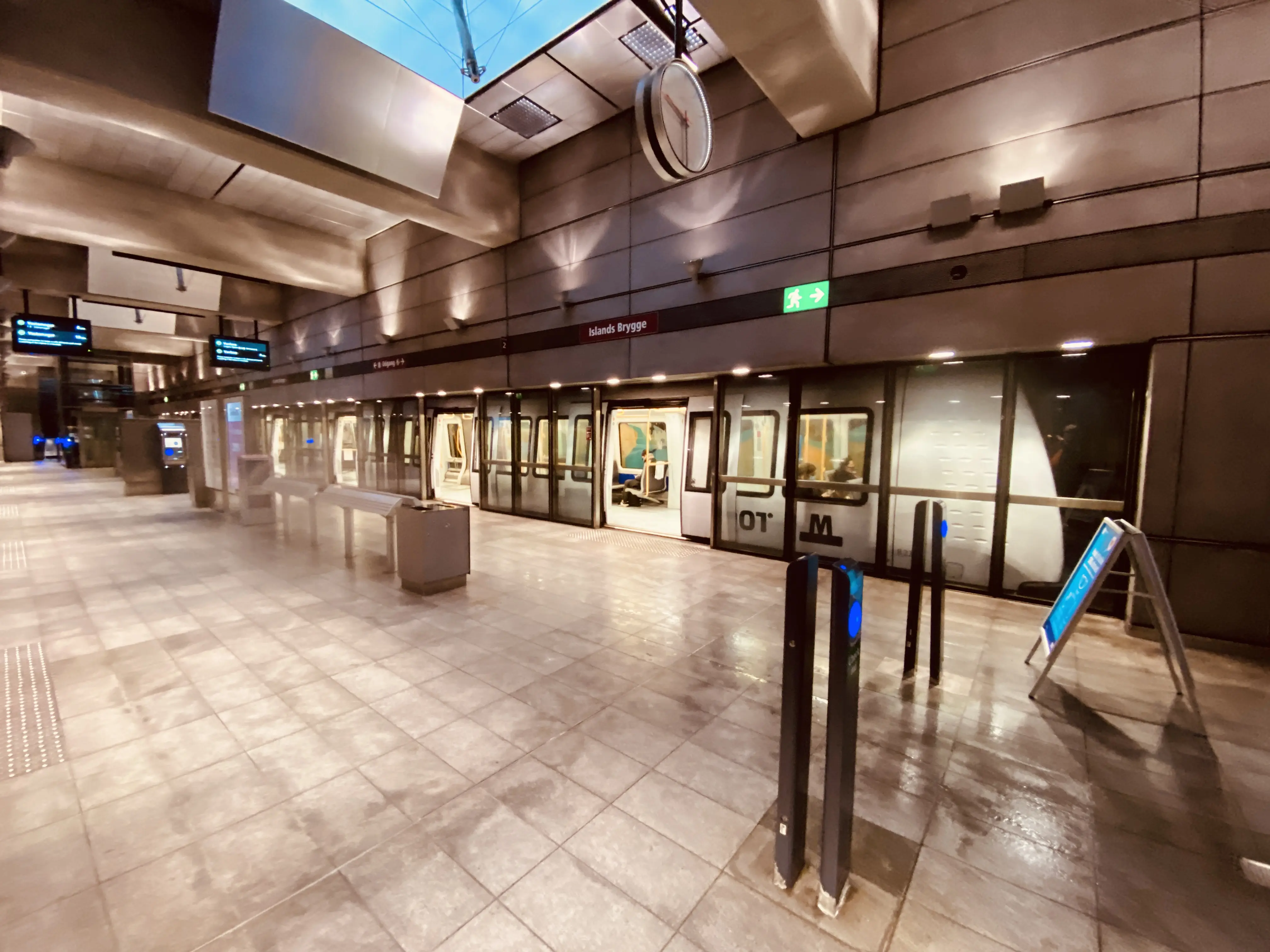 Billede af Islands Brygge Metrostation. Billede af Islands Brygge Metrostation.