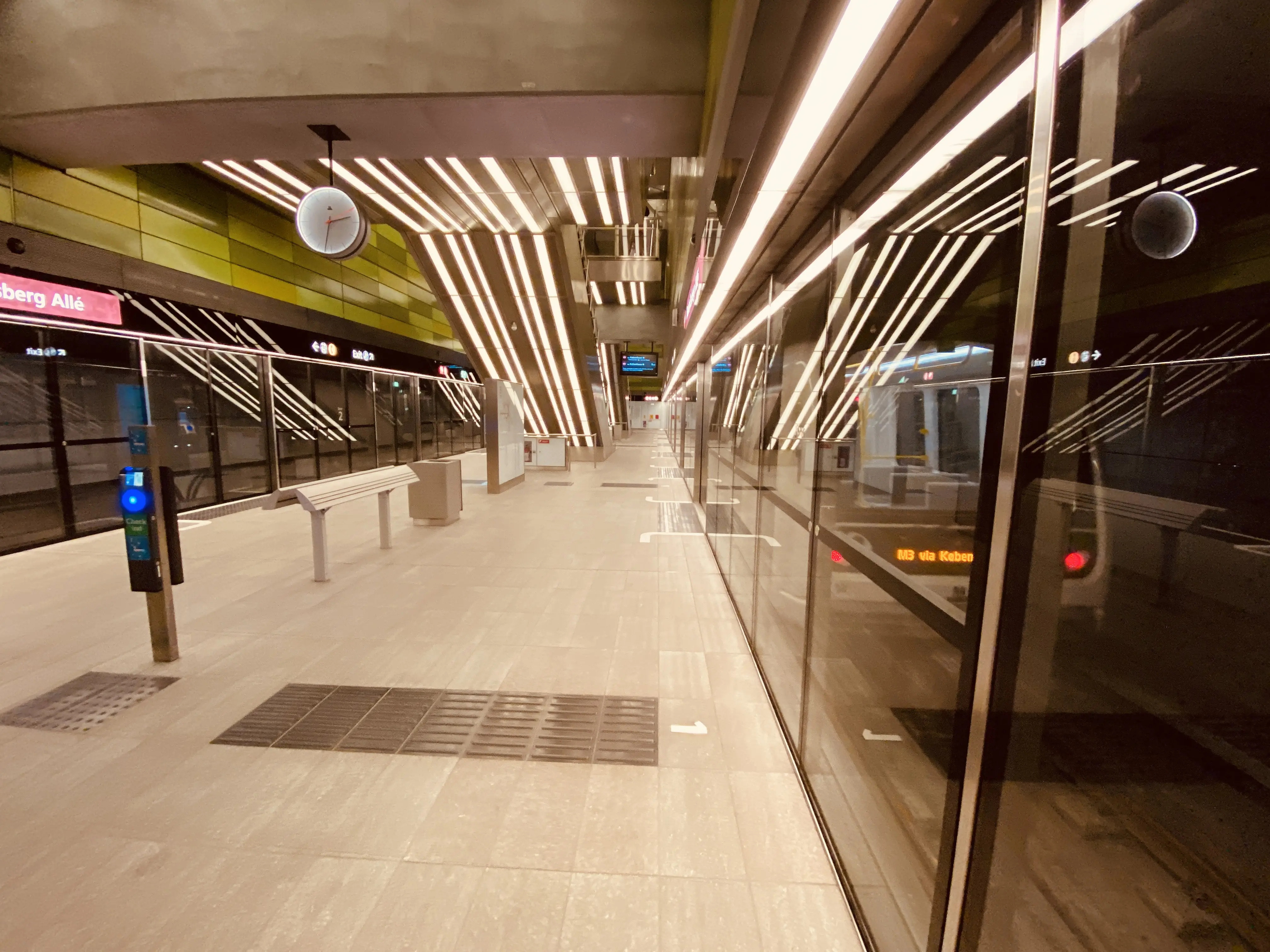 Billede af Frederiksberg Allé Metrostation. Billede af Frederiksberg Allé Metrostation.