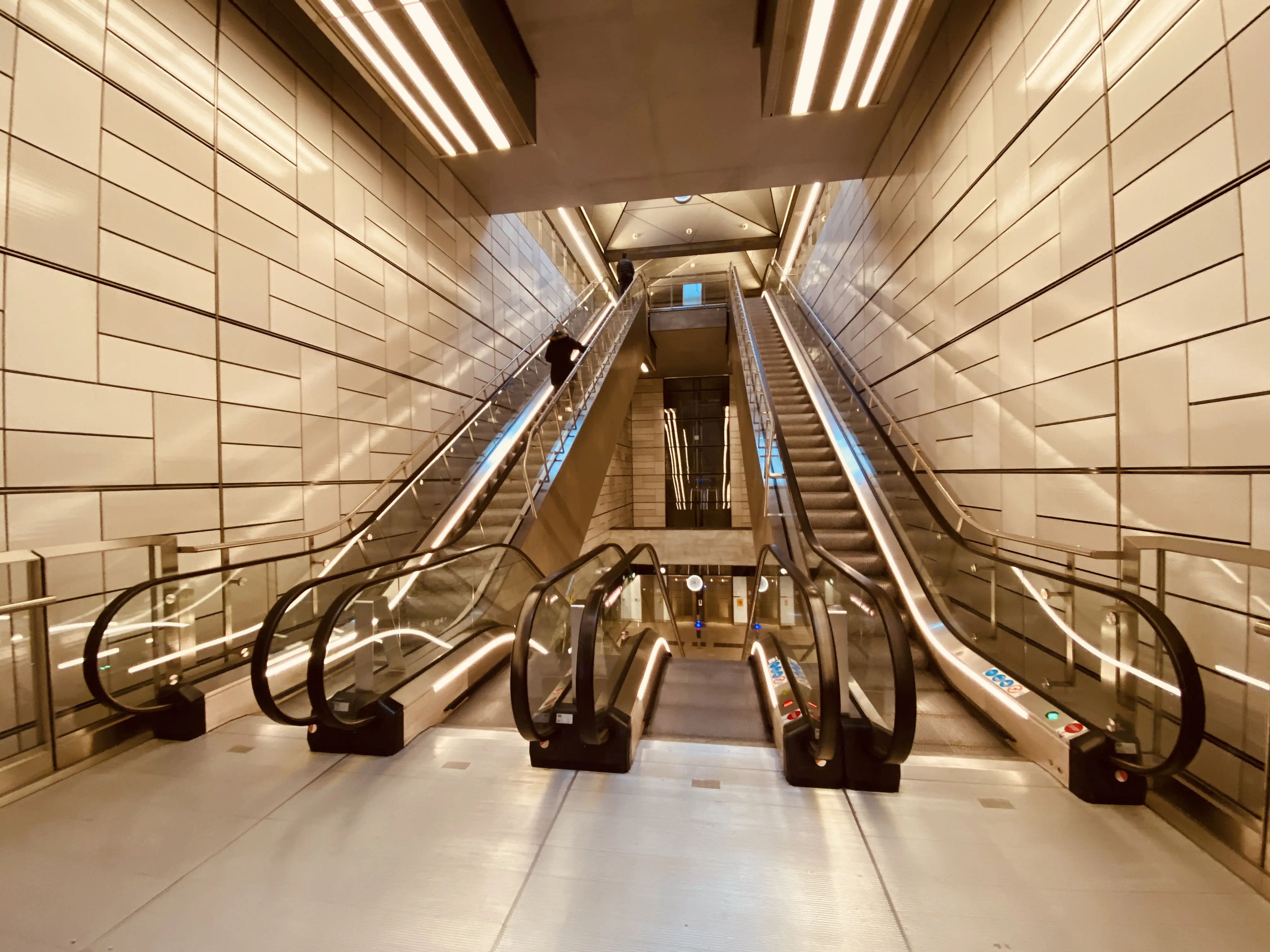 Billede af Poul Henningsens Plads Metrostation.