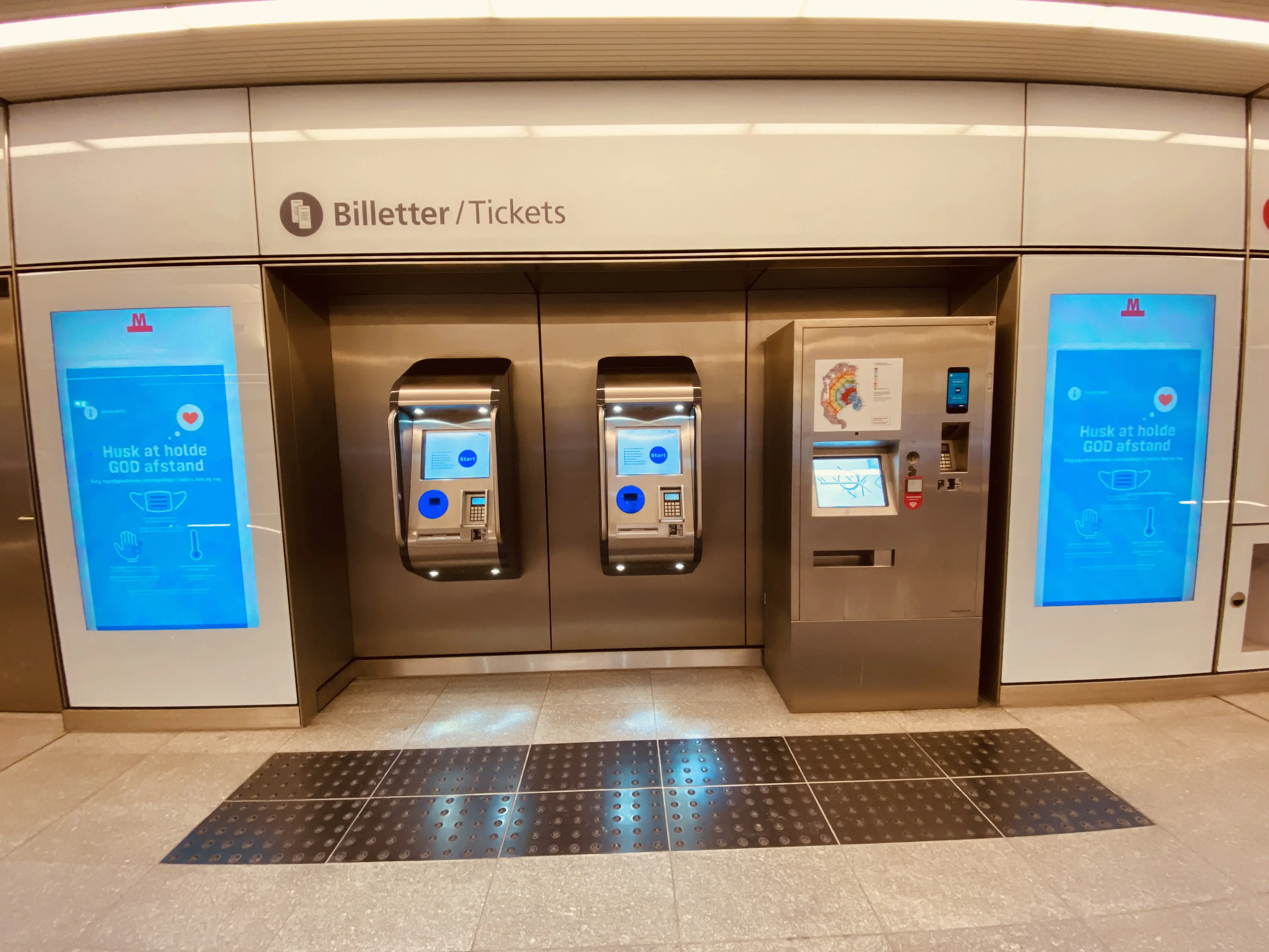 Billede af Poul Henningsens Plads Metrostation.