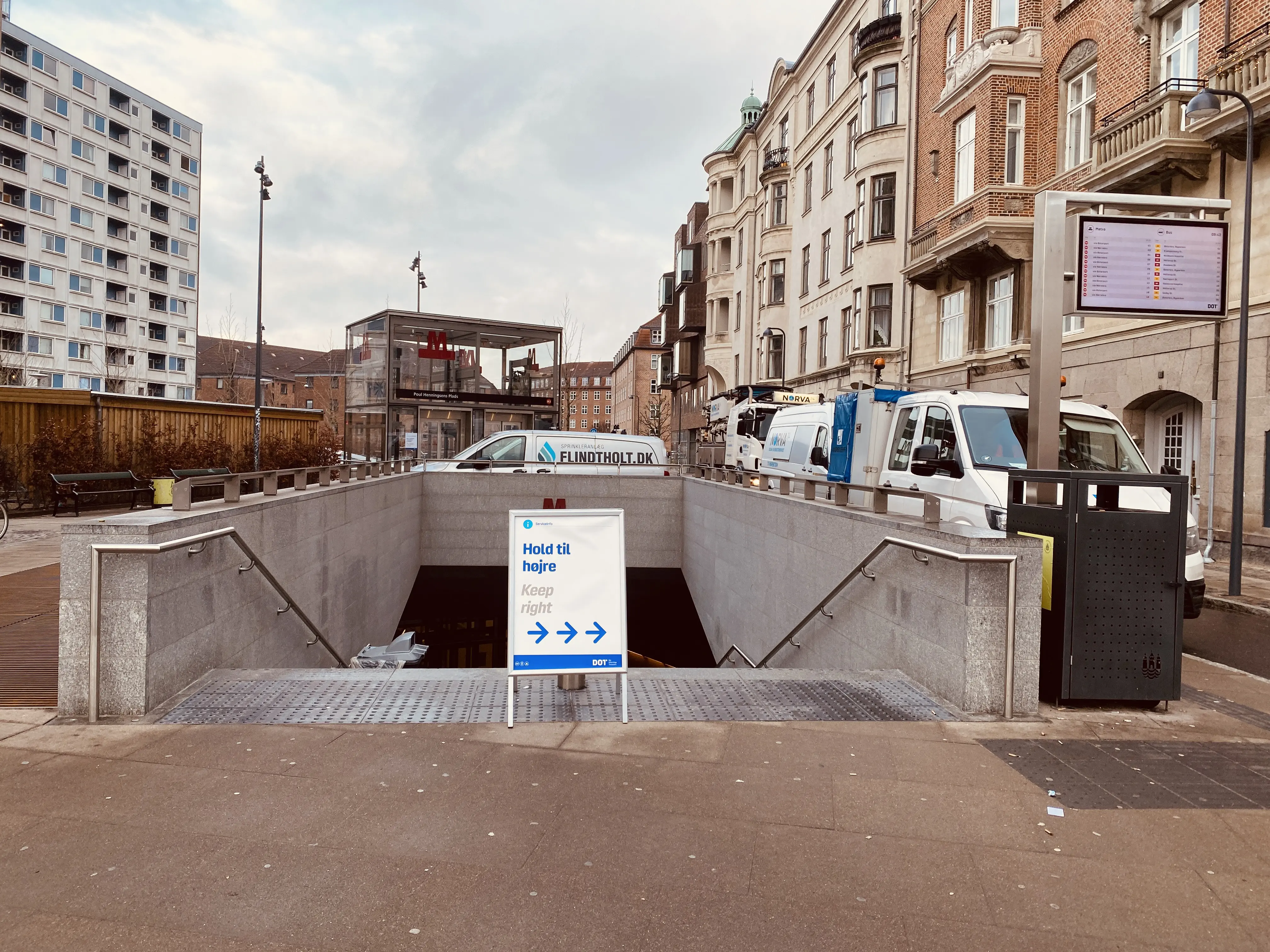 Billede af Poul Henningsens Plads Metrostation.