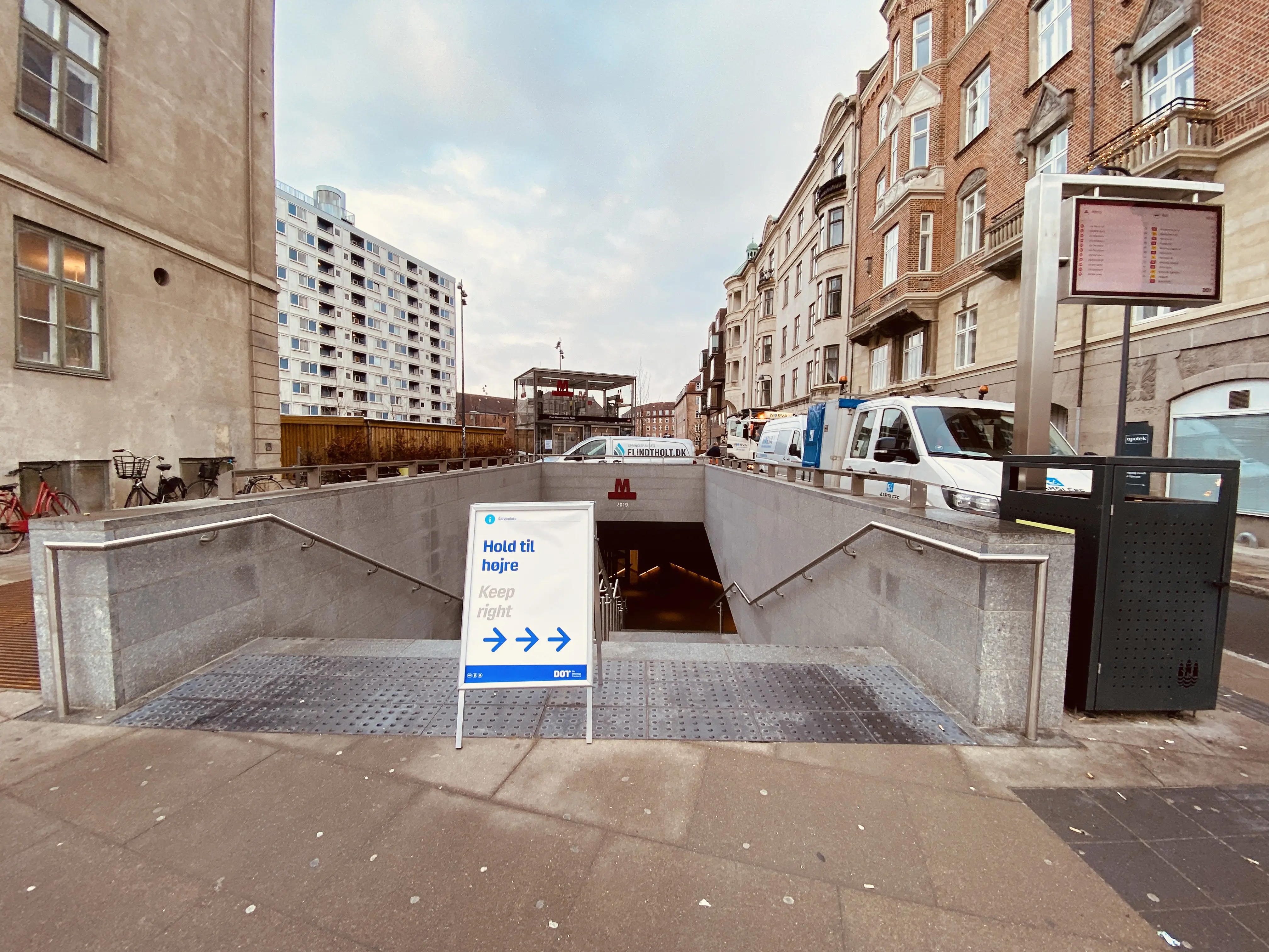 Billede af Poul Henningsens Plads Metrostation.