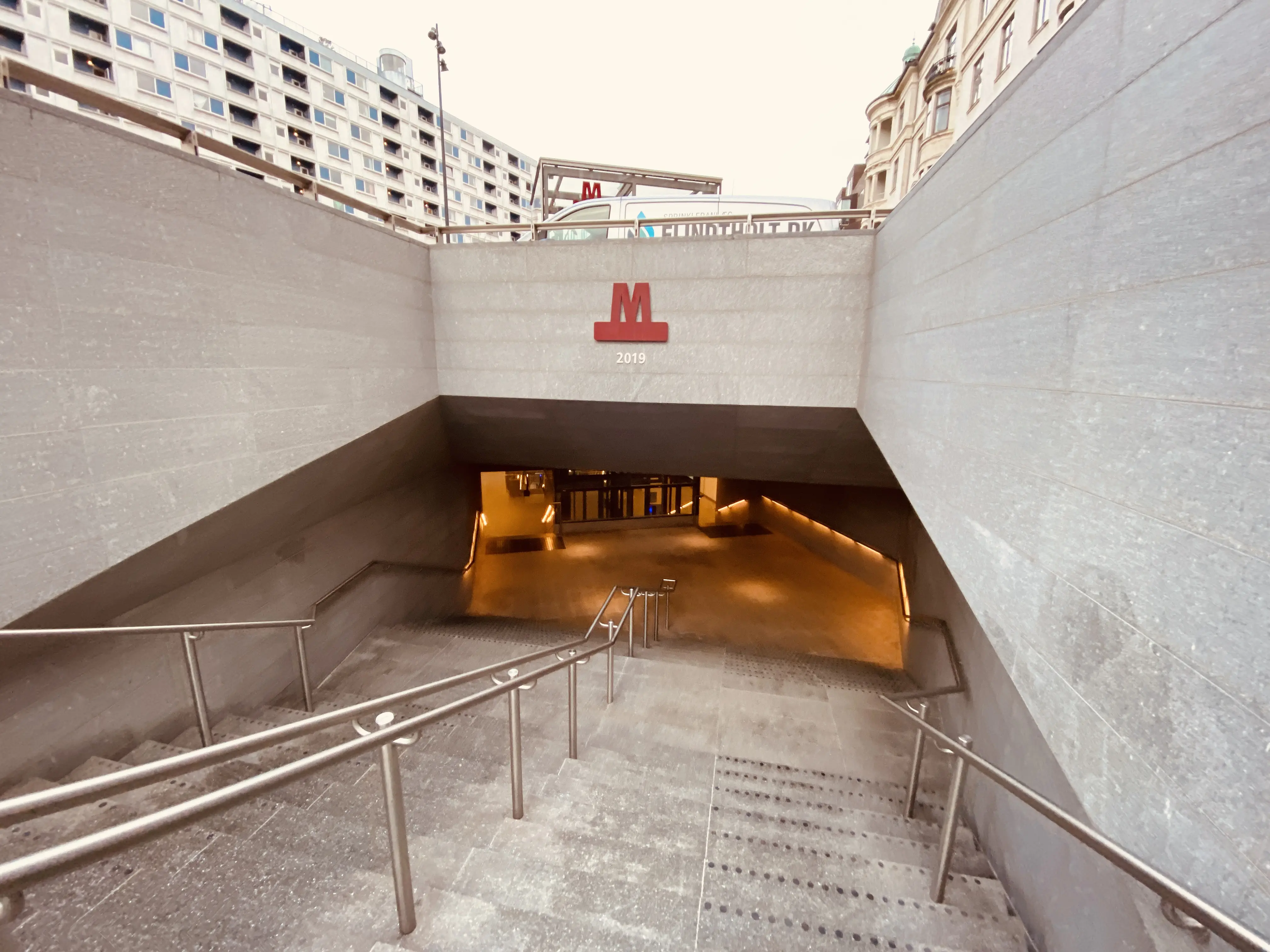 Billede af Poul Henningsens Plads Metrostation.