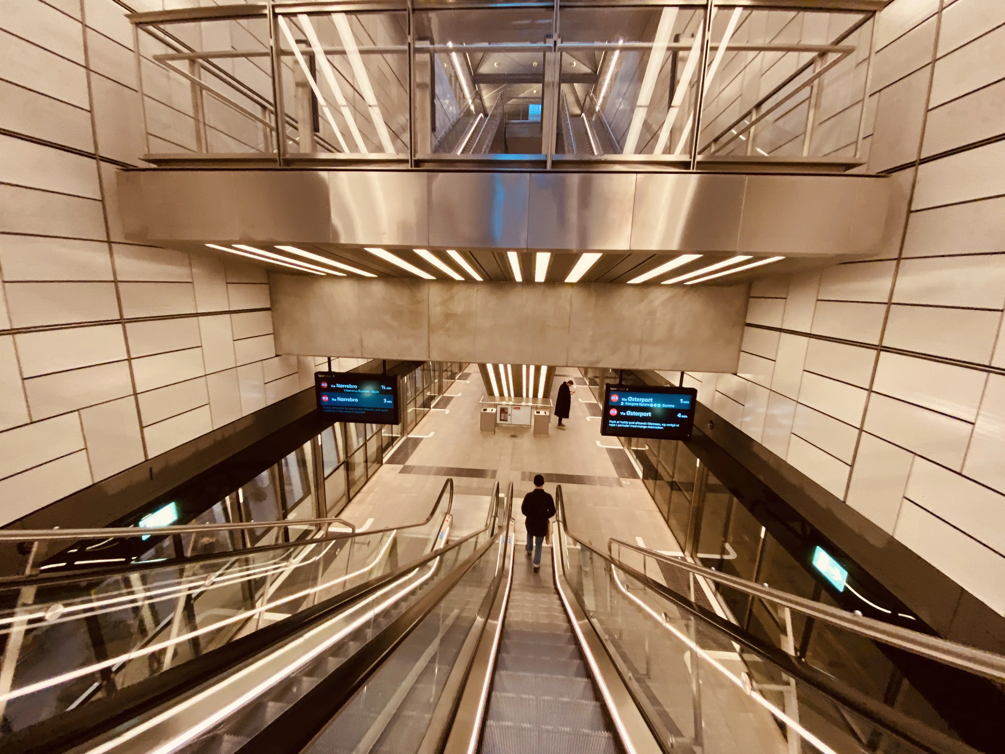 Billede af Poul Henningsens Plads Metrostation.