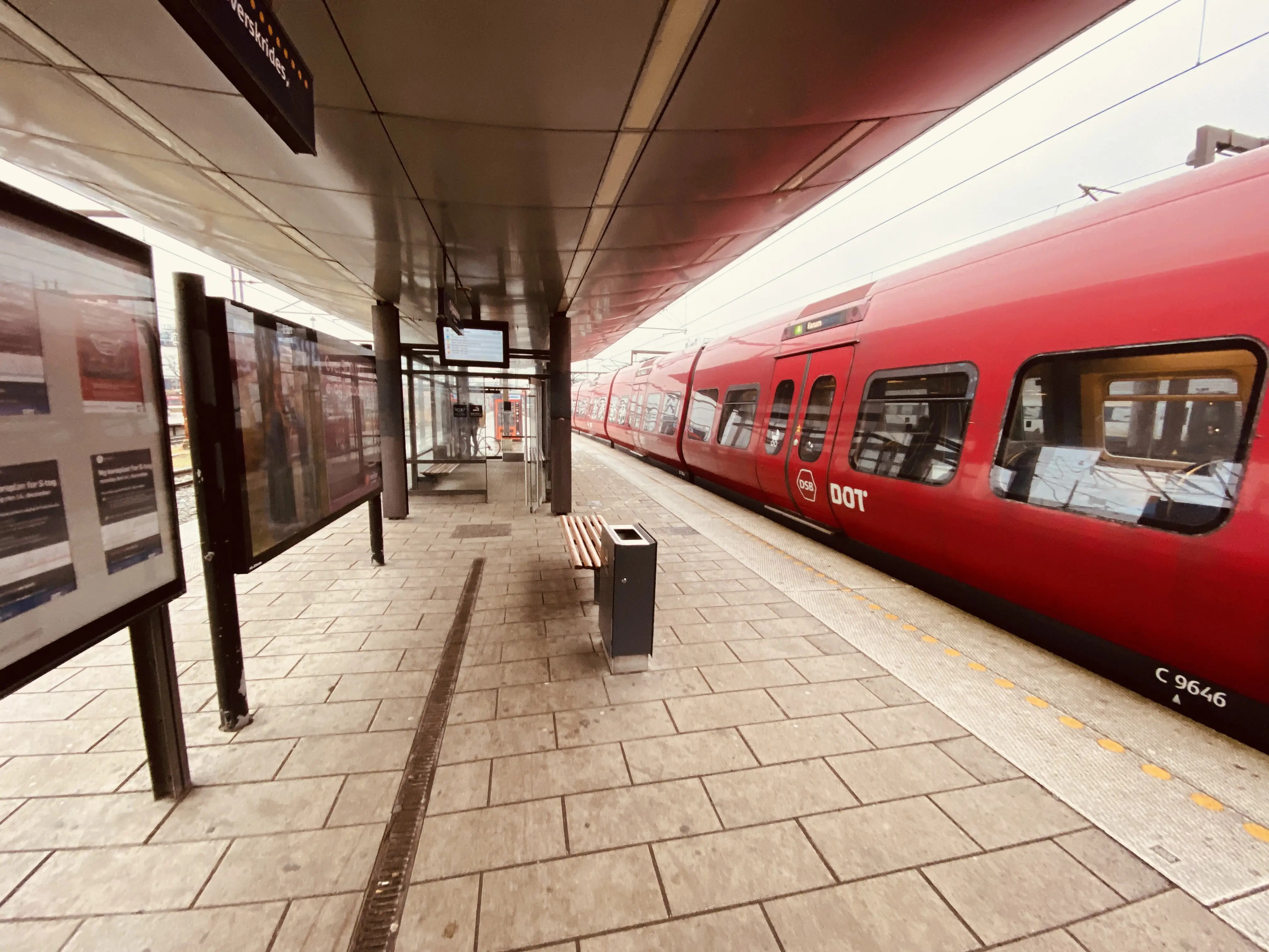 Billede af Dybbølsbro S-togstrinbræt. Billede af Dybbølsbro S-togstrinbræt.