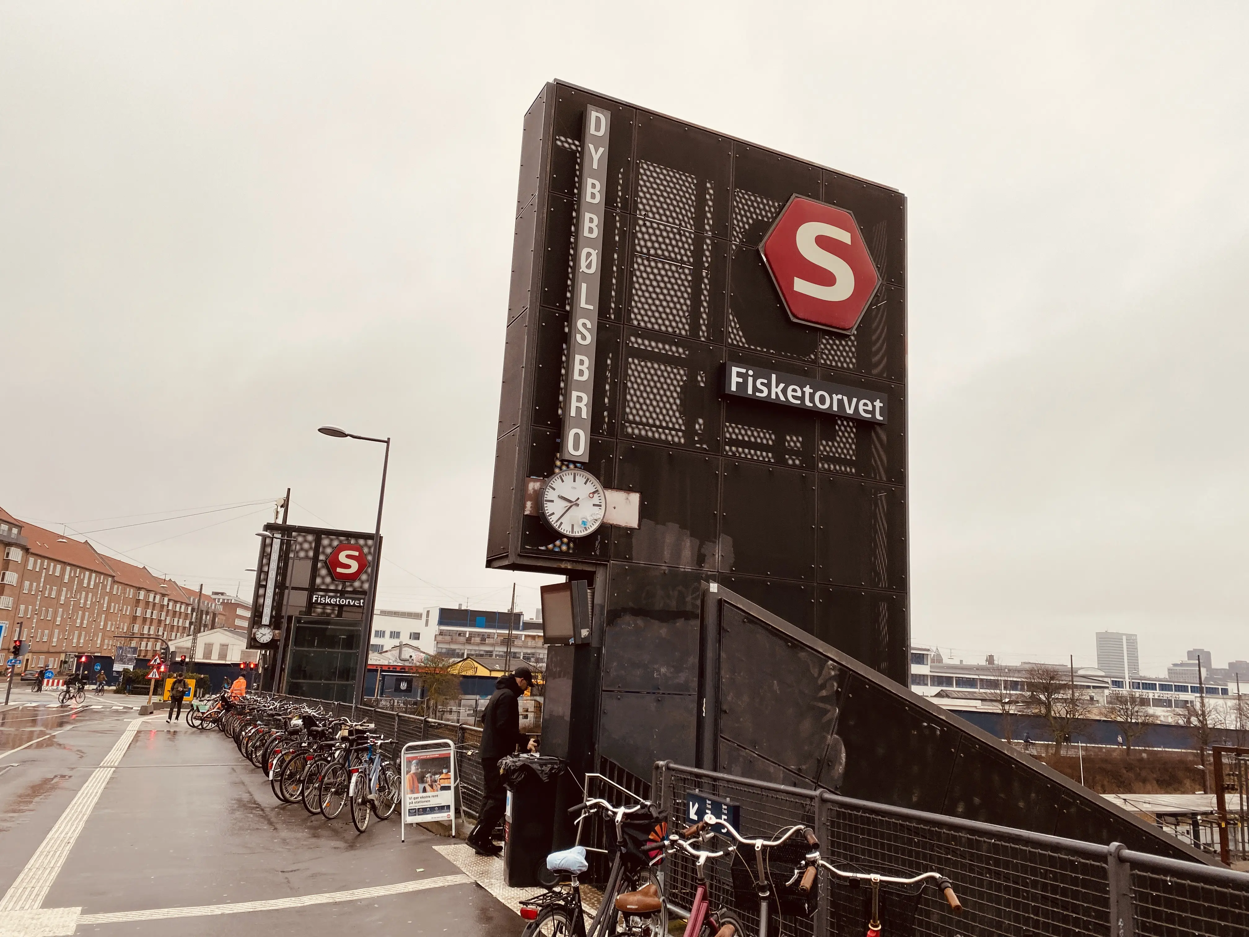 Billede af Dybbølsbro S-togstrinbræt. Billede af Dybbølsbro S-togstrinbræt.