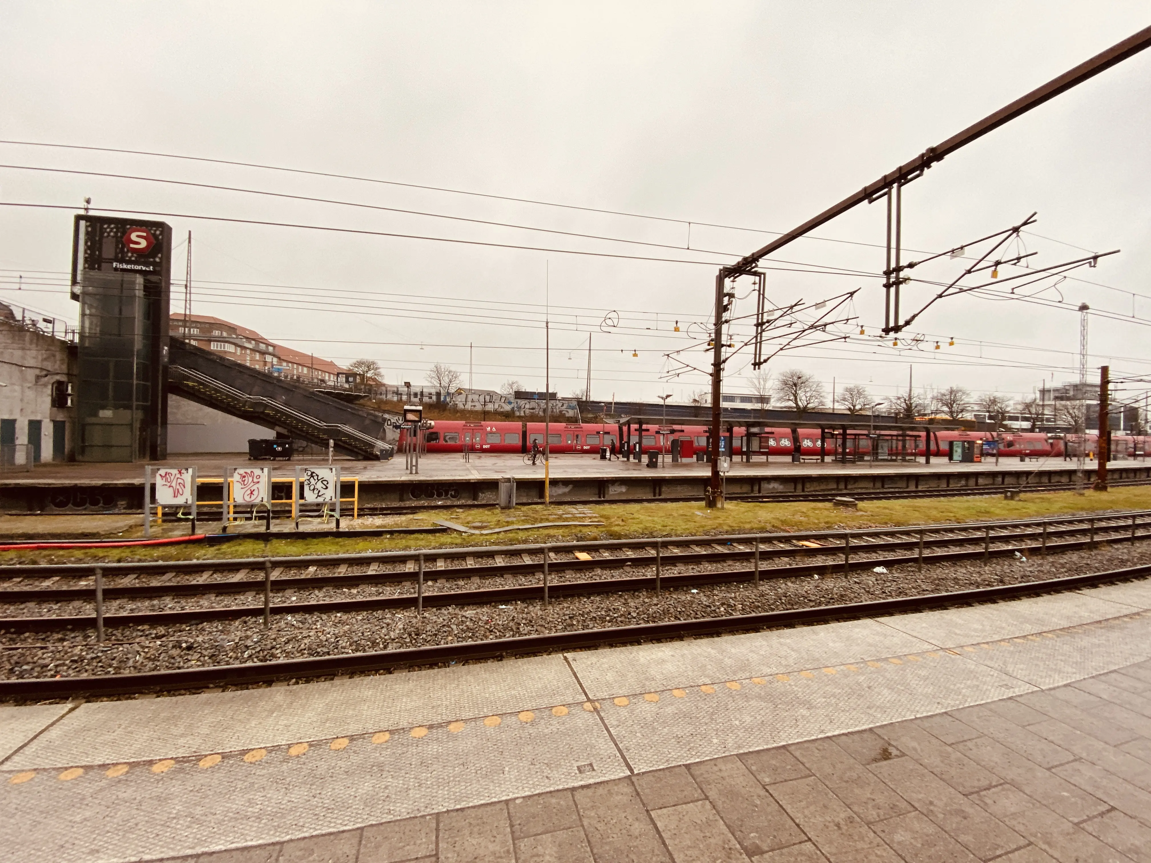 Billede af Dybbølsbro S-togstrinbræt. Billede af Dybbølsbro S-togstrinbræt.