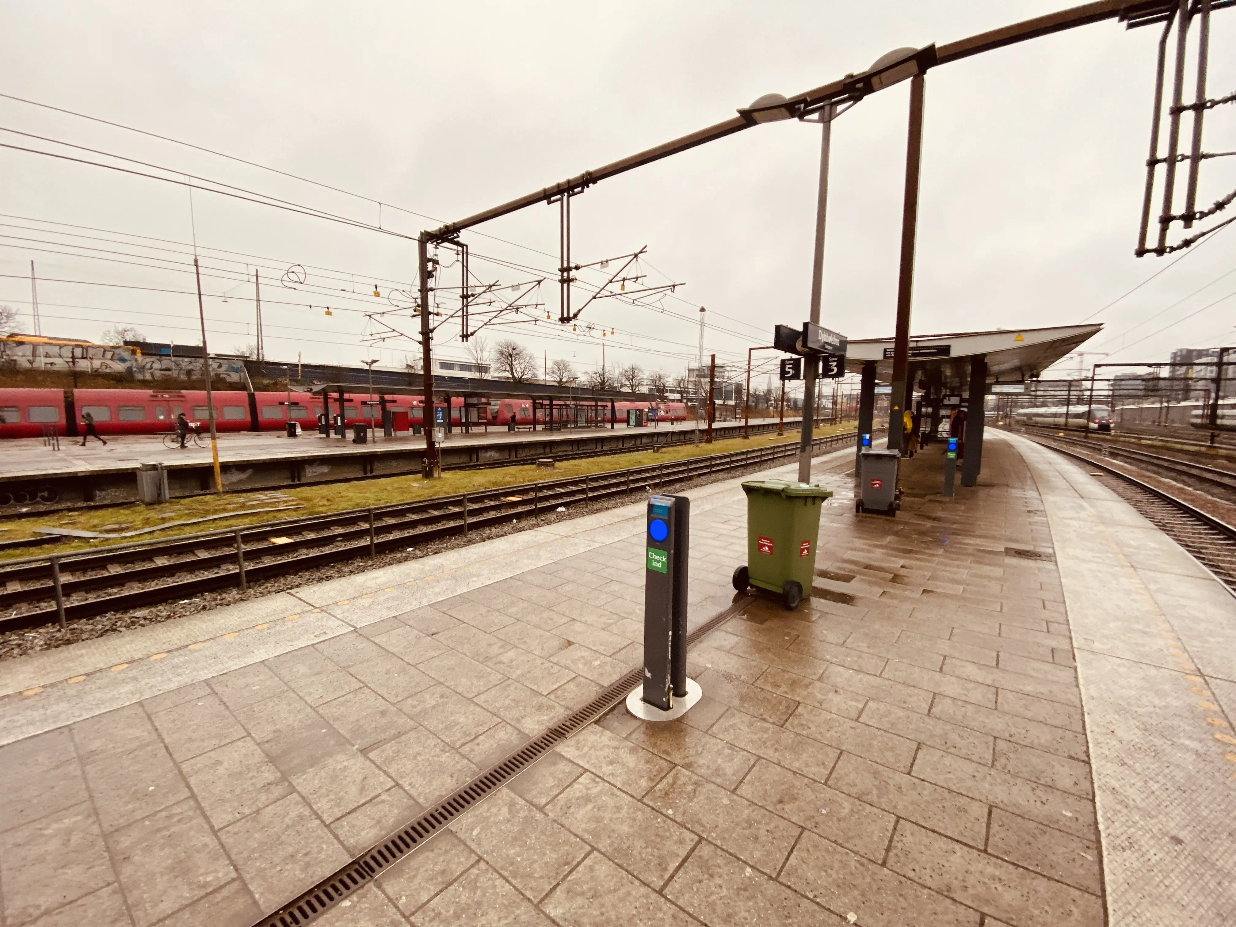 Billede af Dybbølsbro S-togstrinbræt. Billede af Dybbølsbro S-togstrinbræt.