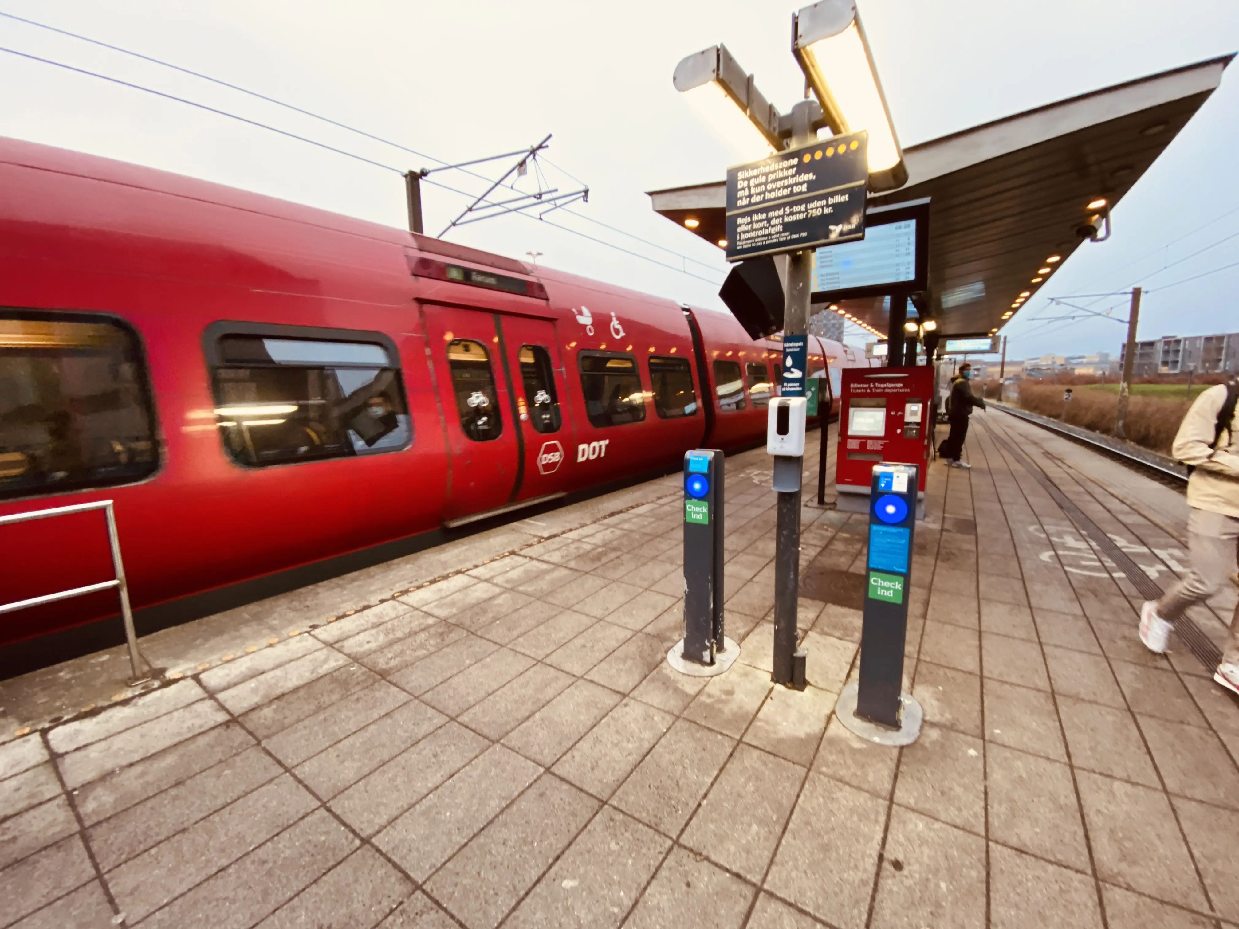 Billede af Bispebjerg S-togstrinbræt. Billede af Bispebjerg S-togstrinbræt.