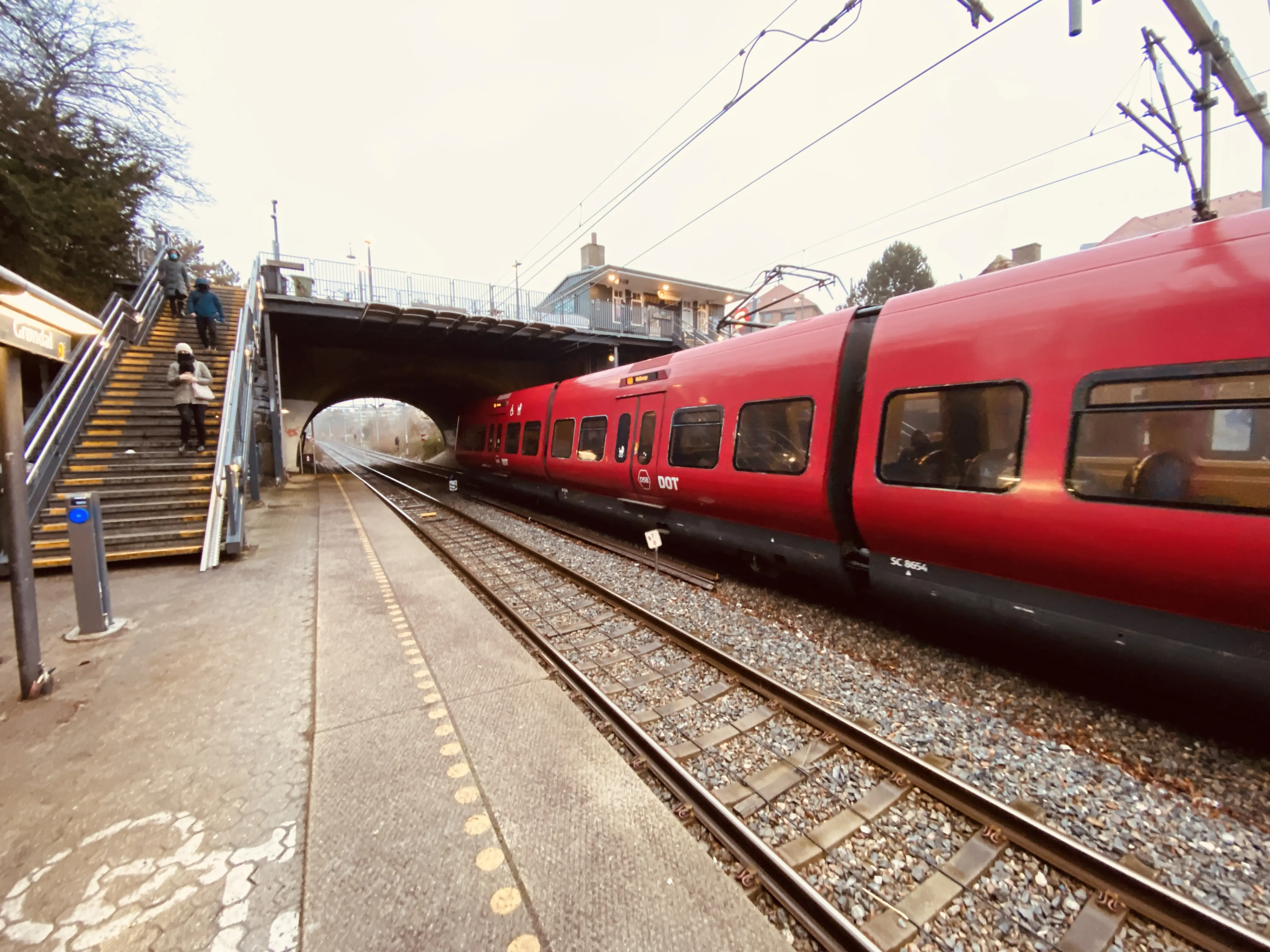 Billede af Grøndal S-togstrinbræt. Billede af Grøndal S-togstrinbræt.