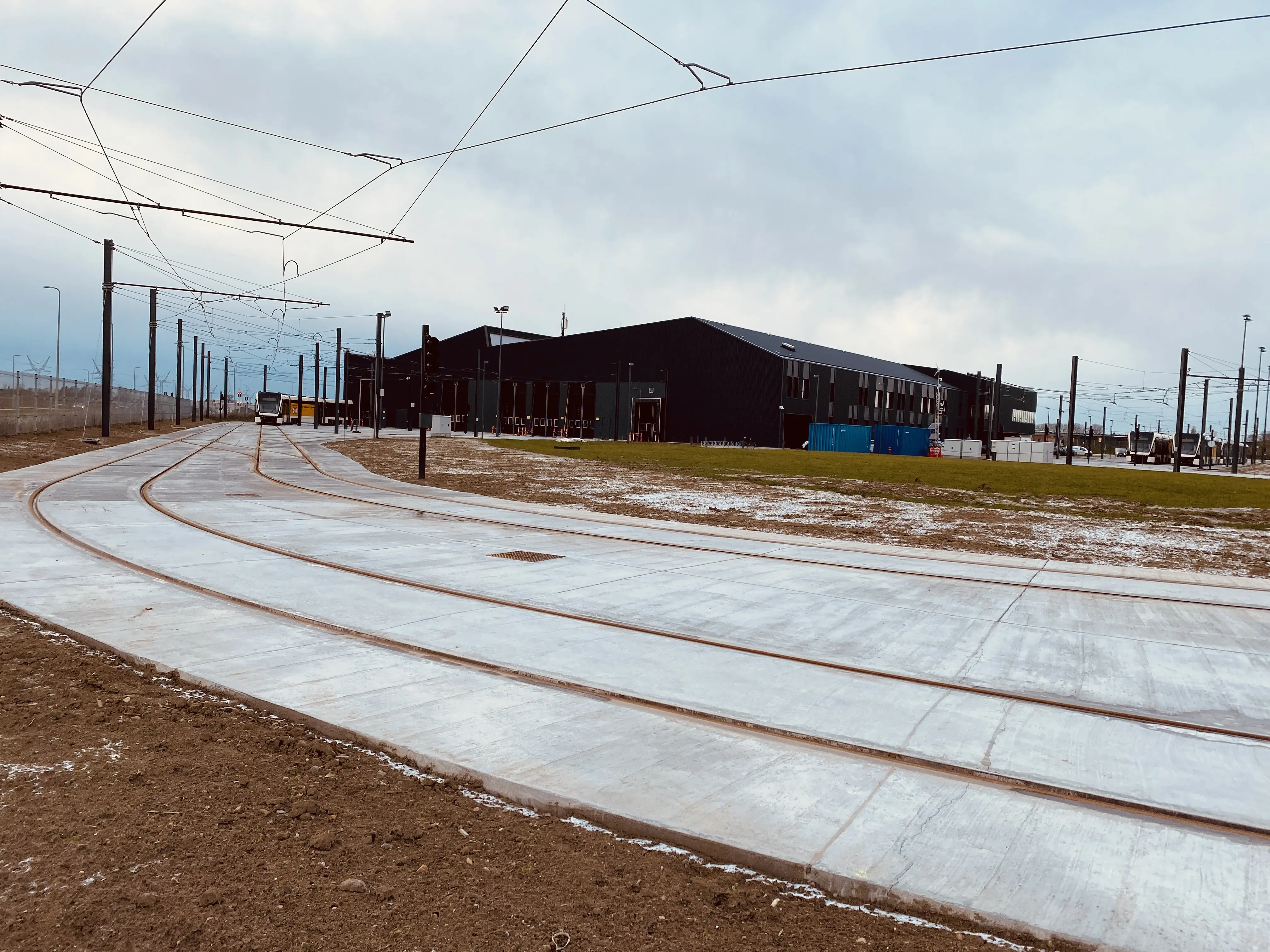 Billede af Odense Letbanes serviceringscenter ved Parkering Odense Syd Letbanestation. Billede af Odense Letbanes serviceringscenter ved Parkering Odense Syd Letbanestation.