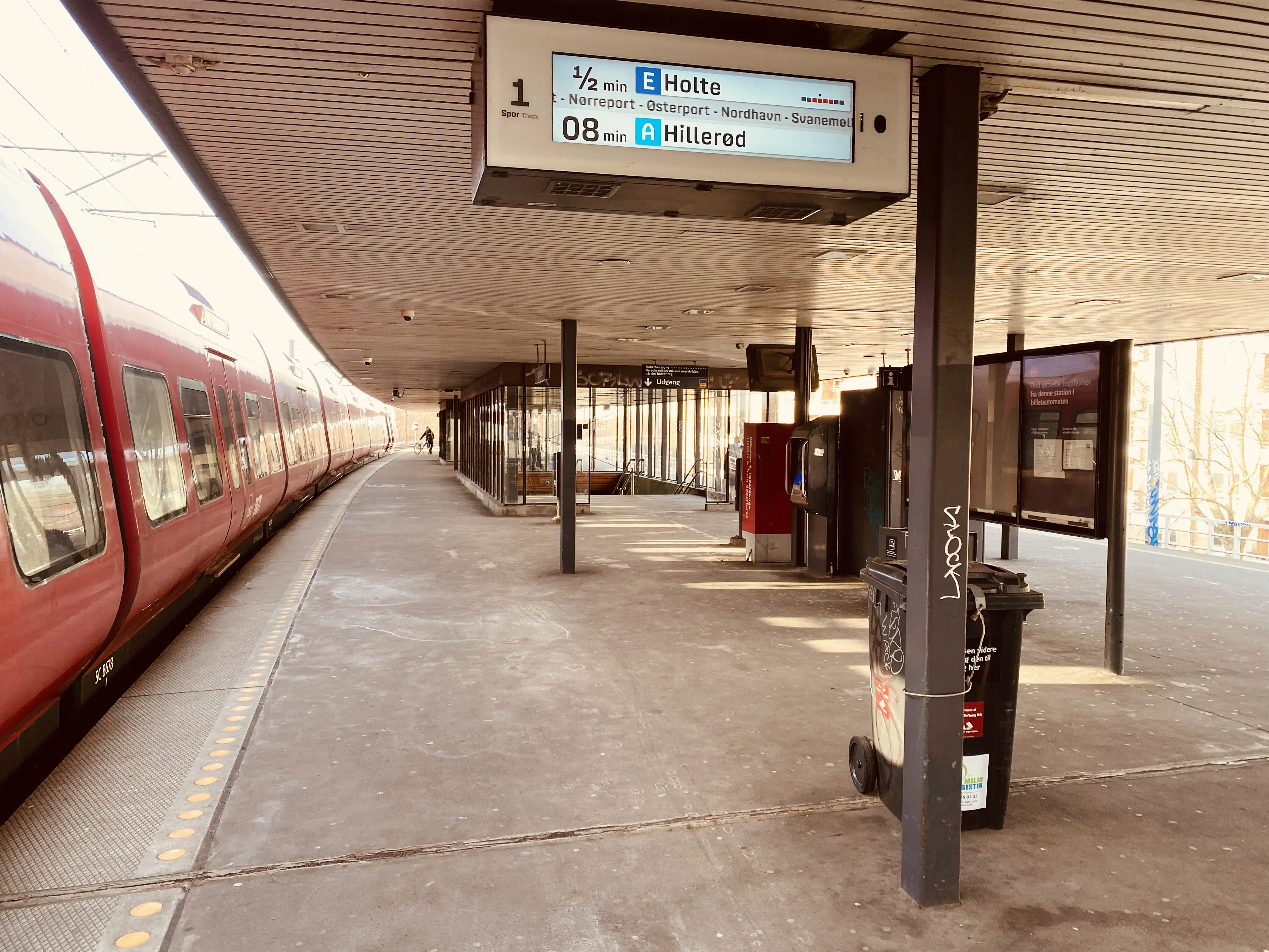 Billede af Sydhavn S-togstrinbræt. Billede af Sydhavn S-togstrinbræt.