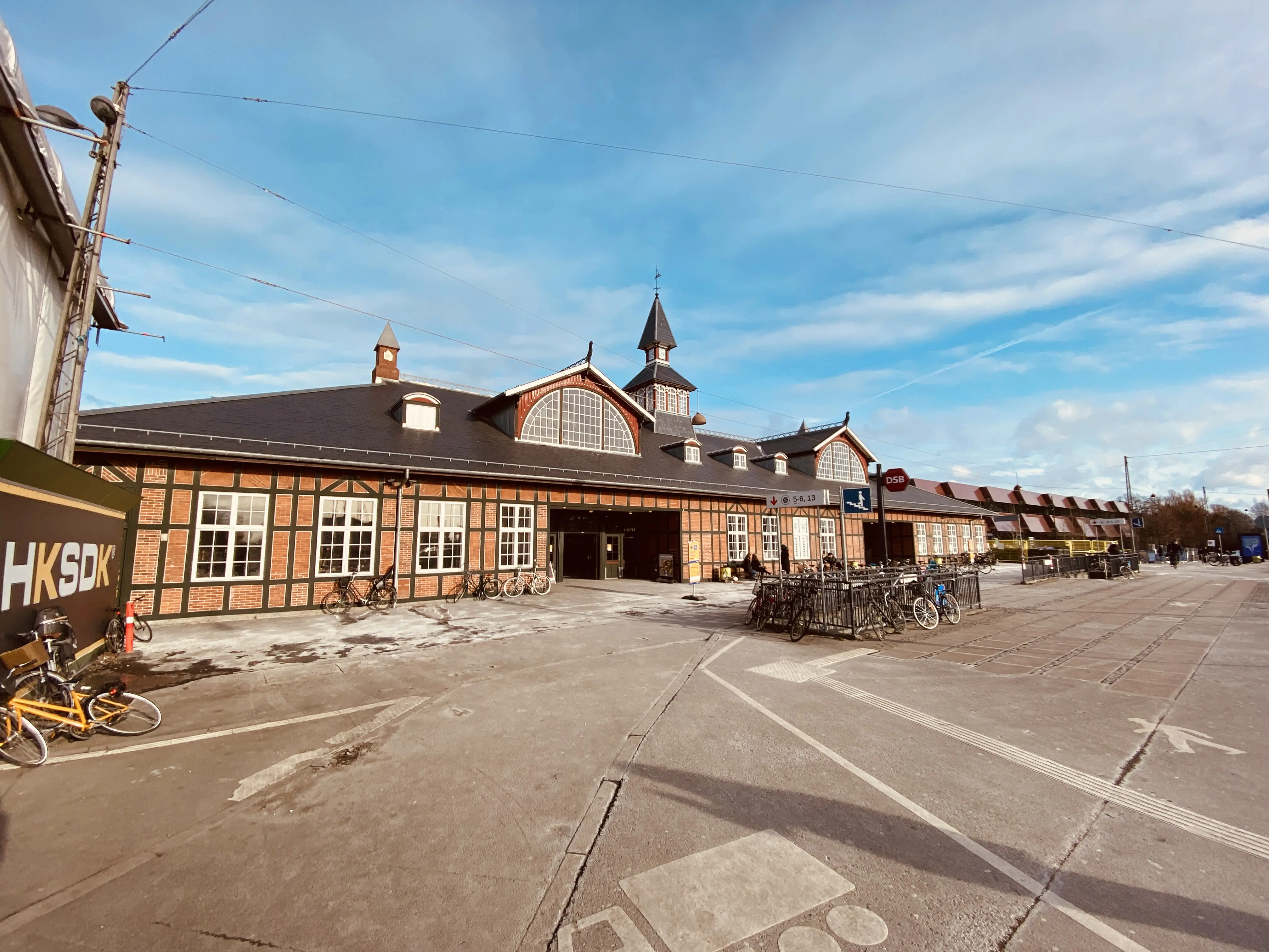 Billede af Østerport Station set fra vejsiden. Billede af Østerport Station set fra vejsiden.