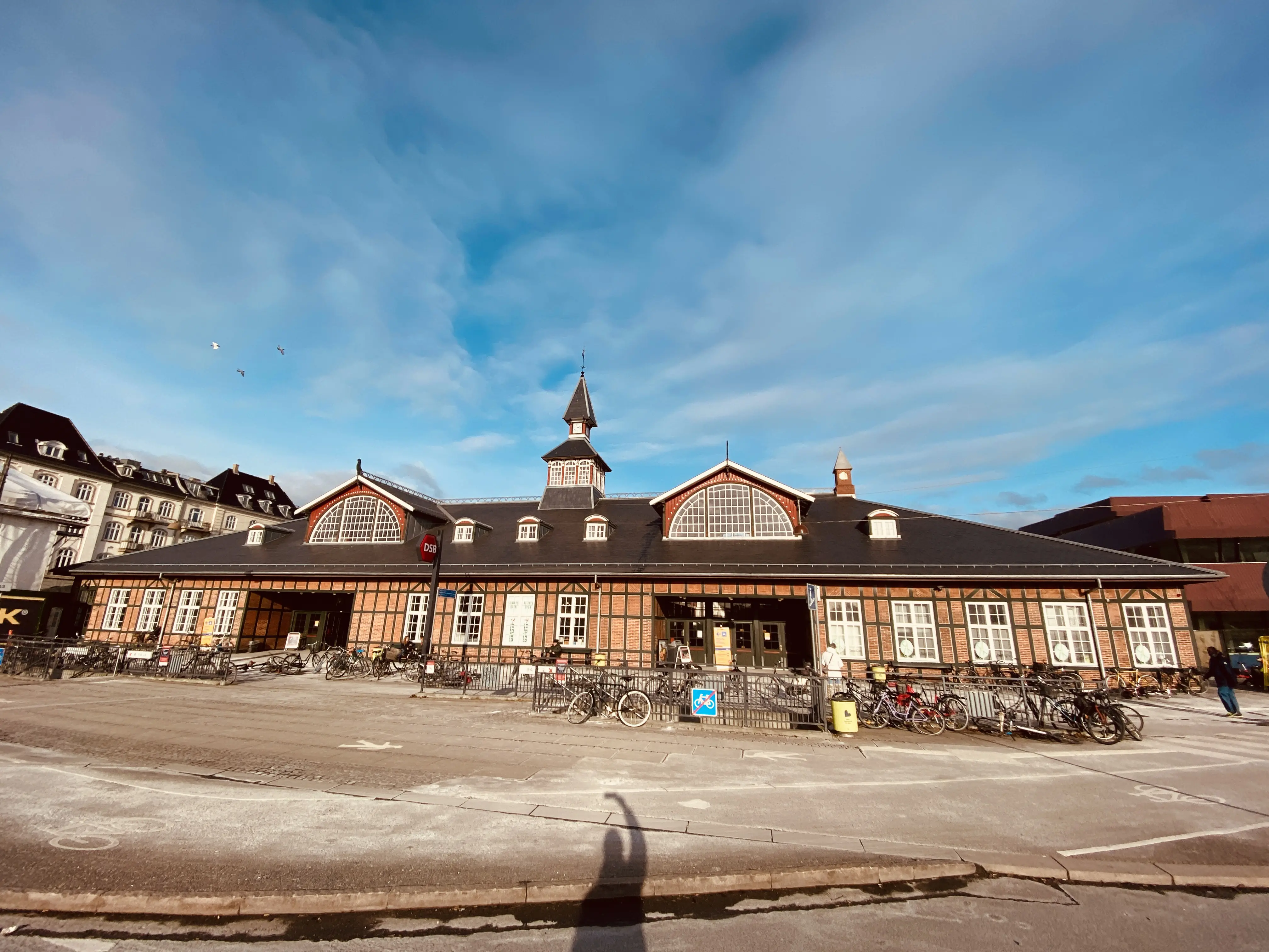Billede af Østerport Station set fra vejsiden. Billede af Østerport Station set fra vejsiden.