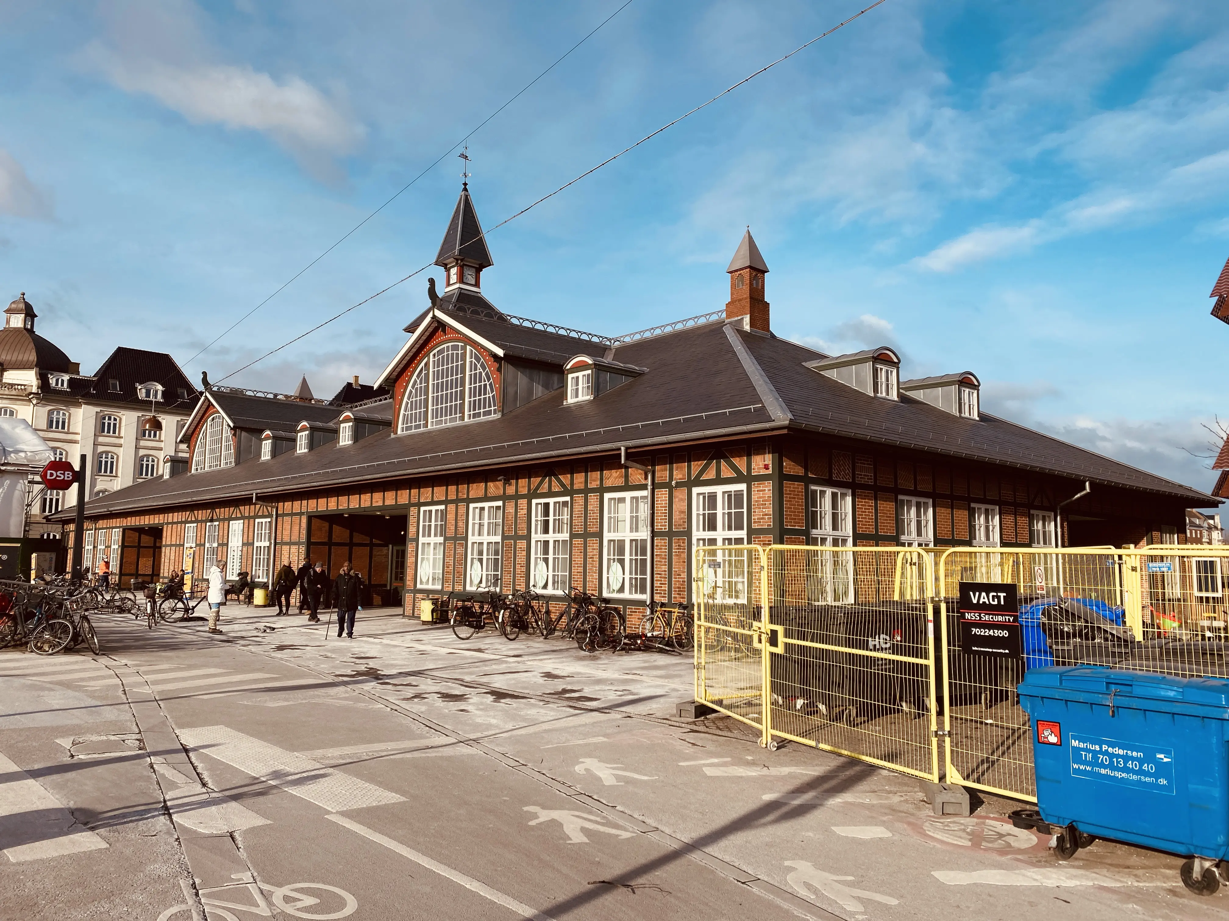 Billede af Østerport Station set fra vejsiden. Billede af Østerport Station set fra vejsiden.