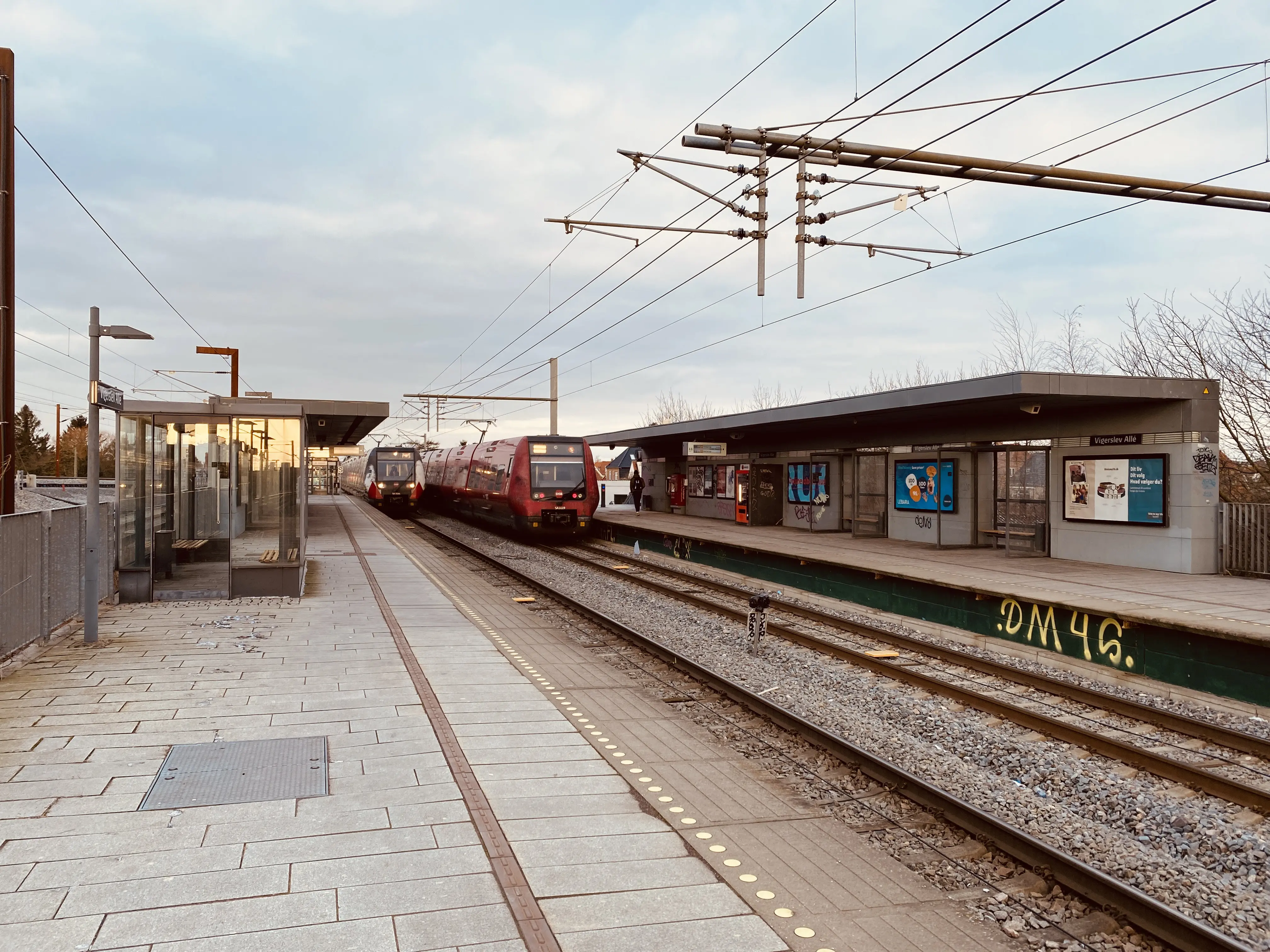 Billede af Vigerslev Allé S-togstrinbræt. Billede af Vigerslev Allé S-togstrinbræt.