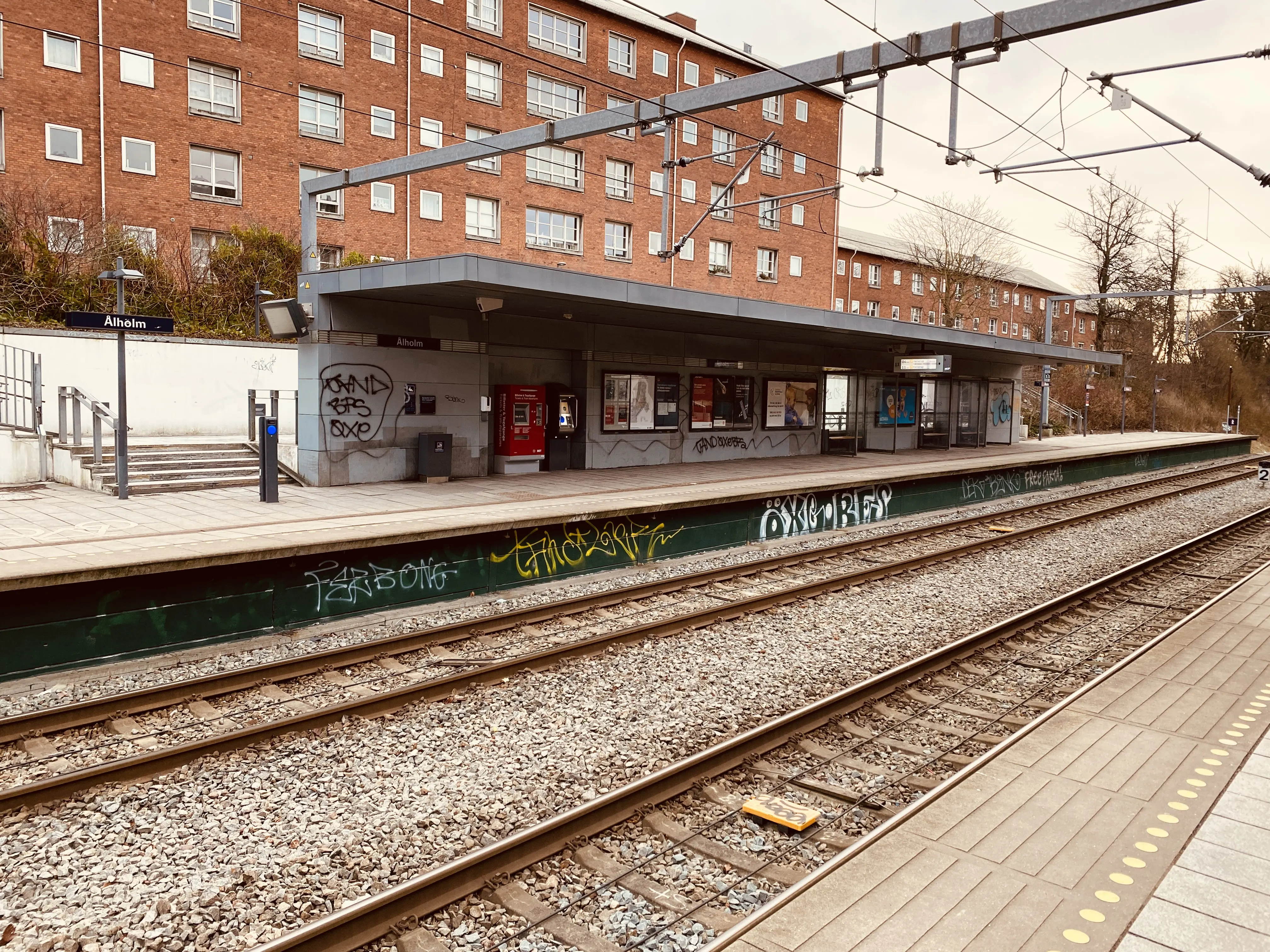 Billede af Ålholm S-togstrinbræt. Billede af Ålholm S-togstrinbræt.