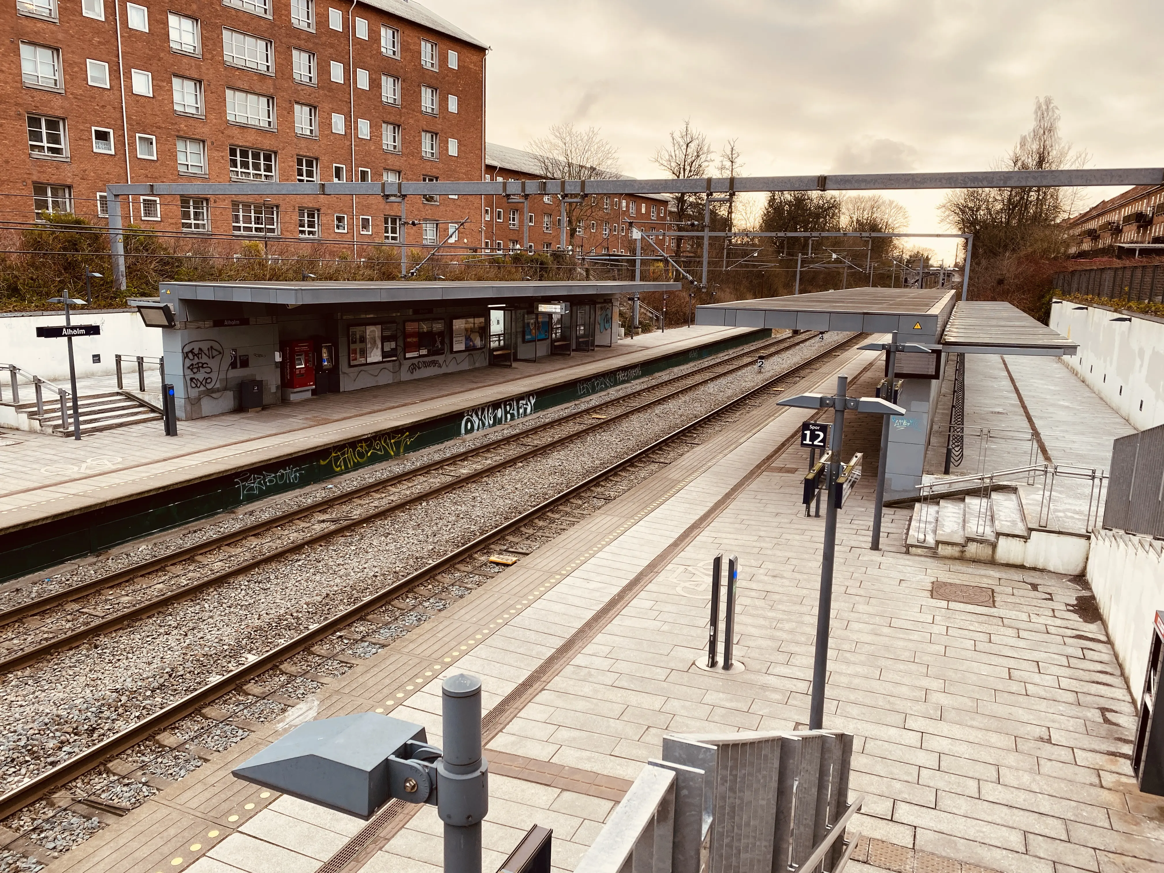 Billede af Ålholm S-togstrinbræt. Billede af Ålholm S-togstrinbræt.