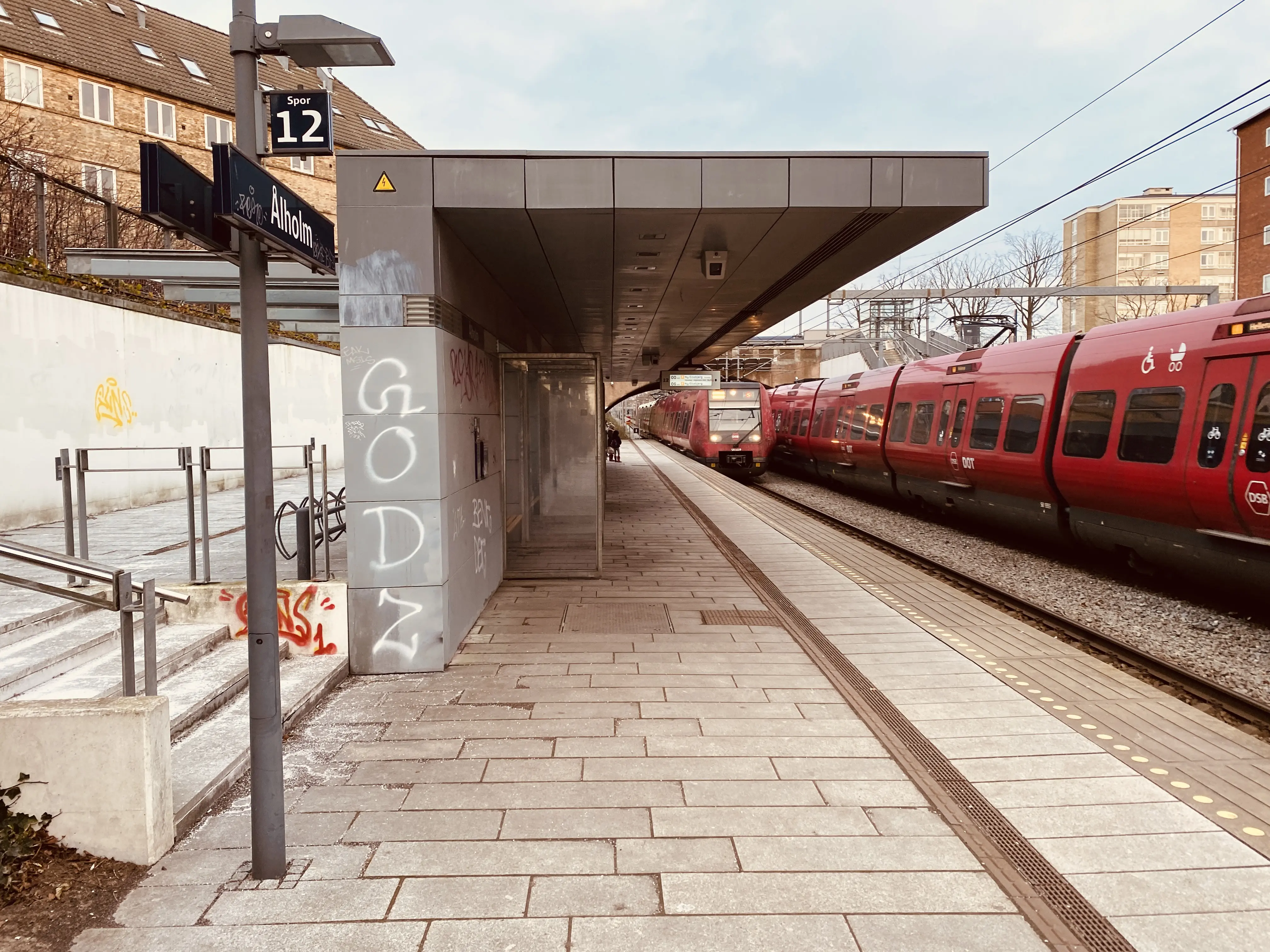 Billede af Ålholm S-togstrinbræt. Billede af Ålholm S-togstrinbræt.