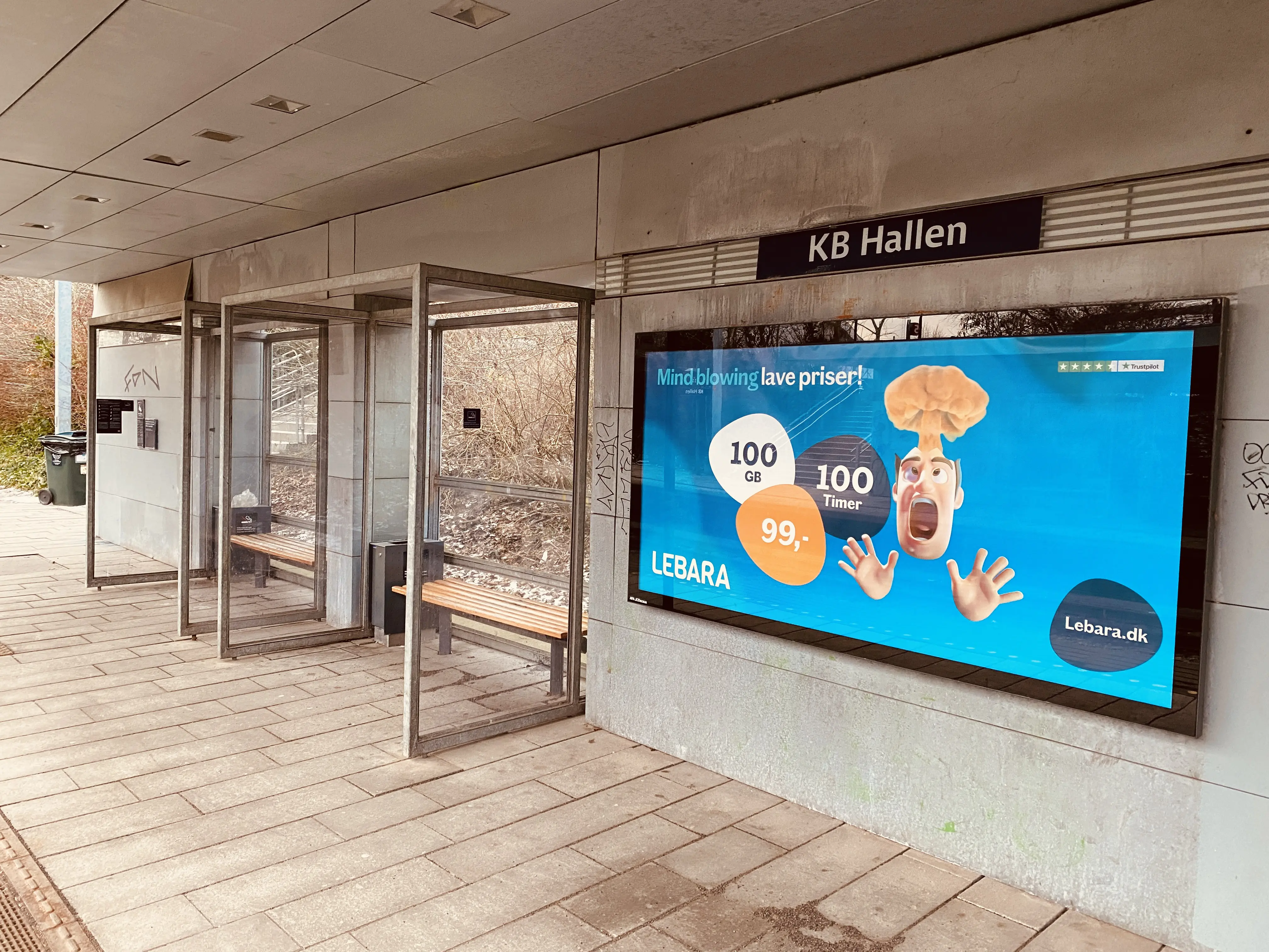 Billede af KB Hallen S-togstrinbræt. Billede af KB Hallen S-togstrinbræt.