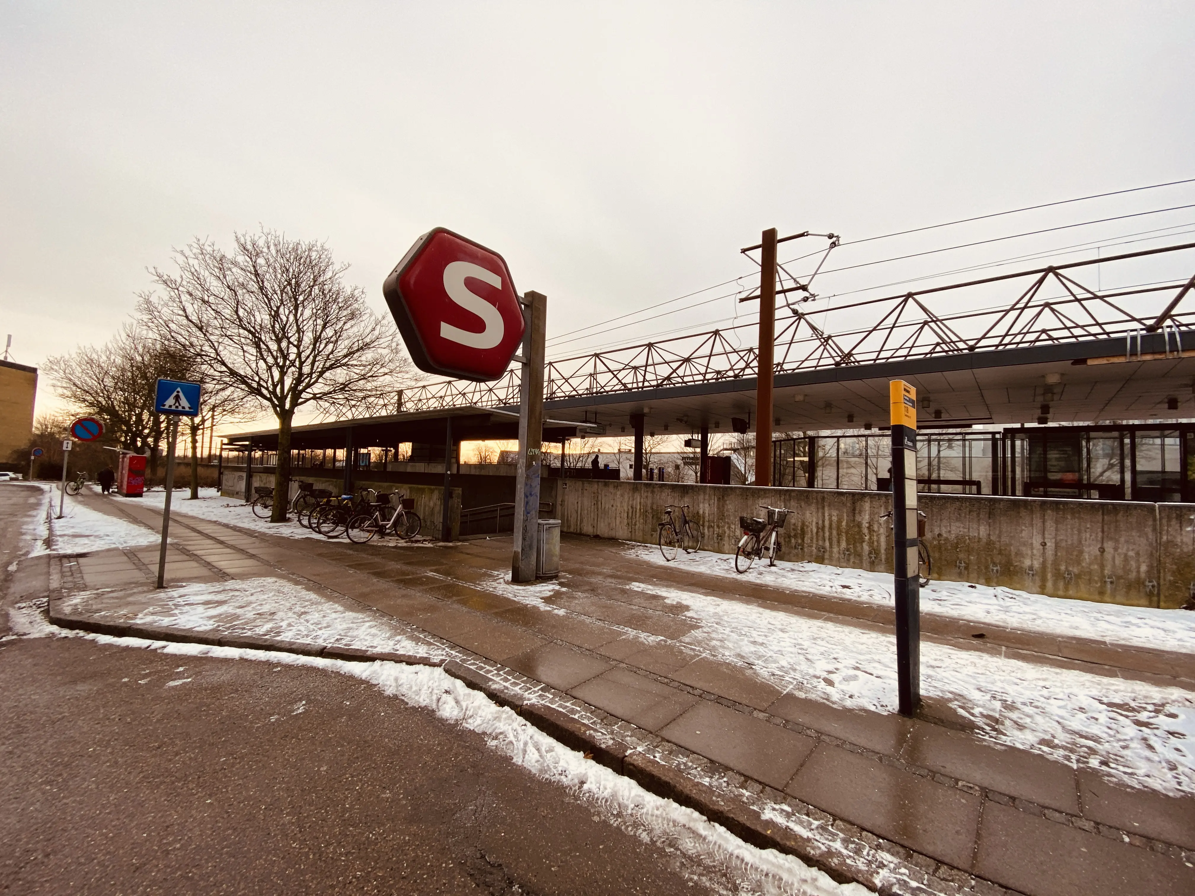 Billede af Taastrup S-togstrinbræt. Billede af Taastrup S-togstrinbræt.