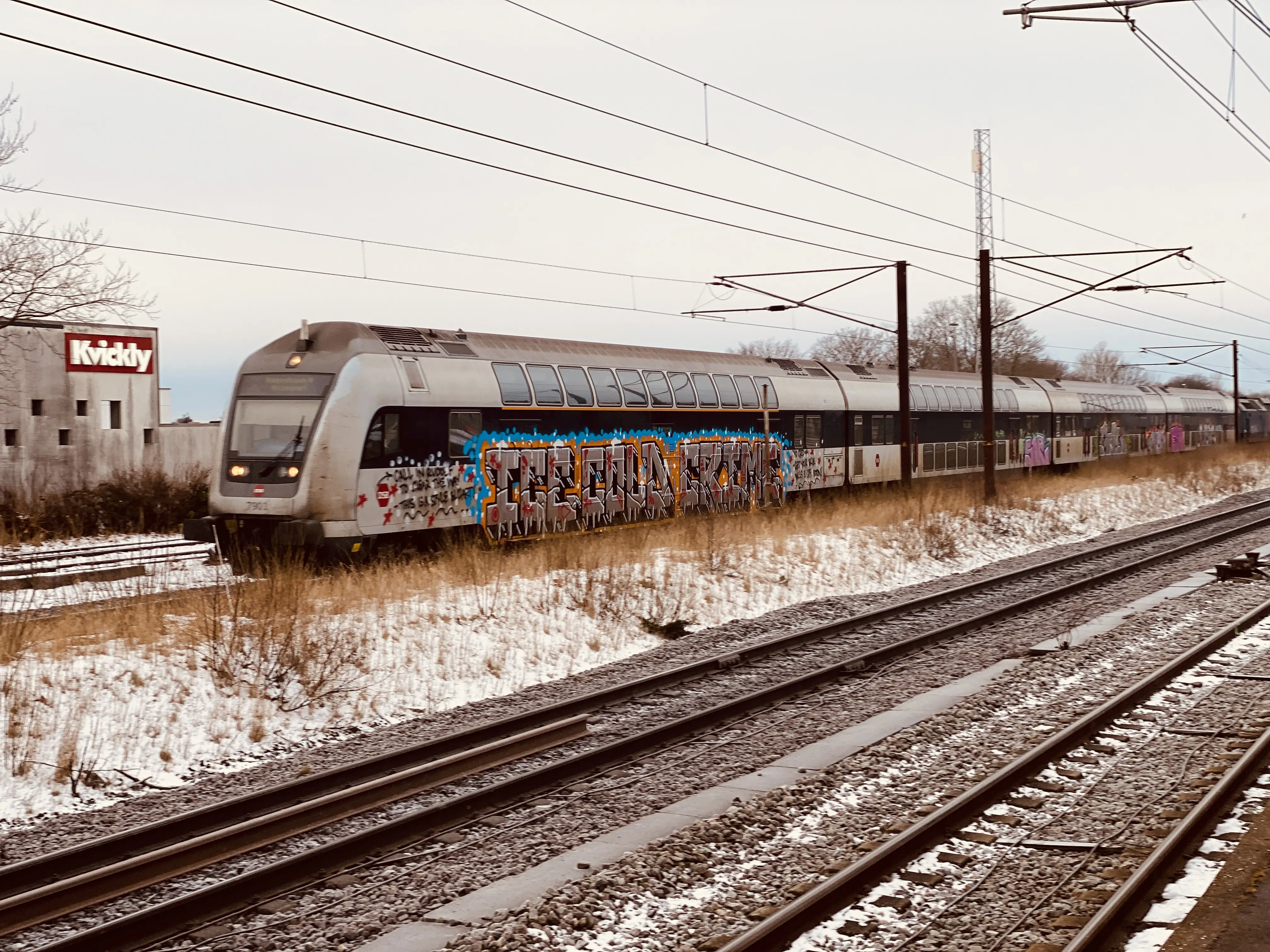 Billede af tog ud for Taastrup S-togstrinbræt. Billede af tog ud for Taastrup S-togstrinbræt.